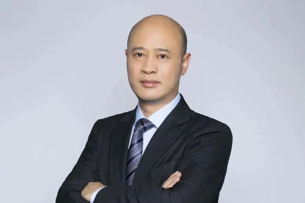 2002-2022 20年風雨歷程，20年蛻變綻放 2022年5月31日 適逢旭輝永升服務20週年之際 旭輝永升服務集團20週年特別早會在線舉辦 一 歲月爲證  奮鬥不止 圖 旭輝永升服務集團董事會主席  林中 「回望二十年，旭輝永升從『初出茅廬』到成功上市並位居行業前列，在多方面實現從0到1的突破，在重大洪災、疫情面前扛起責任、經受考驗，關鍵就在於每一位團結一心的旭輝永升人！」 旭輝永升服務集團董事會主席林中在致辭中首先向每一位員工夥伴致以感謝。 同時，「旭輝永升20年的風雨歷程離不開每一位業主的鞭策和認可，離不開每一位合作伙伴的尊重和默契，離不開每一位投資者的信任和支持。」他向每一位陪伴旭輝永升成長的業主、合作伙伴、投資者等同路人，表達了真摯的謝意。 2022年是旭輝永升一五戰略的第四年，是爲一五收官做衝刺準備的關鍵一年，是爲二五開局做提前佈局的關鍵一年。林中指出：「未來面臨挑戰，更加充滿機遇，機遇大於挑戰！」 “面對充滿機遇與挑戰的新形勢： 我們要更加用心服務業主，堅定不移地踐行「讓客戶省心、放心、開心」的文化價值觀； 我們要持續打磨“客戶需要，...