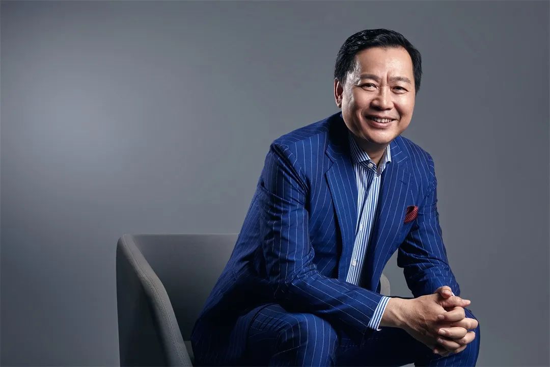 2002-2022 20年風雨歷程，20年蛻變綻放 2022年5月31日 適逢旭輝永升服務20週年之際 旭輝永升服務集團20週年特別早會在線舉辦 一 歲月爲證  奮鬥不止 圖 旭輝永升服務集團董事會主席  林中 「回望二十年，旭輝永升從『初出茅廬』到成功上市並位居行業前列，在多方面實現從0到1的突破，在重大洪災、疫情面前扛起責任、經受考驗，關鍵就在於每一位團結一心的旭輝永升人！」 旭輝永升服務集團董事會主席林中在致辭中首先向每一位員工夥伴致以感謝。 同時，「旭輝永升20年的風雨歷程離不開每一位業主的鞭策和認可，離不開每一位合作伙伴的尊重和默契，離不開每一位投資者的信任和支持。」他向每一位陪伴旭輝永升成長的業主、合作伙伴、投資者等同路人，表達了真摯的謝意。 2022年是旭輝永升一五戰略的第四年，是爲一五收官做衝刺準備的關鍵一年，是爲二五開局做提前佈局的關鍵一年。林中指出：「未來面臨挑戰，更加充滿機遇，機遇大於挑戰！」 “面對充滿機遇與挑戰的新形勢： 我們要更加用心服務業主，堅定不移地踐行「讓客戶省心、放心、開心」的文化價值觀； 我們要持續打磨“客戶需要，...