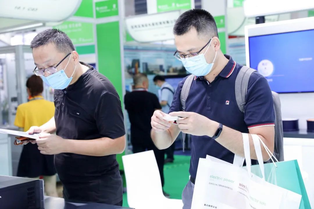 On September 23-25, the 5th Asian Electric Power and Smart Grid Exhibition was held at the Guangzhou China Import and Export Fair Complex. Changfei Optical Fiber & Cable Co., Ltd. (hereinafter referred to as “Changfei Company”, stock code: 601869.SH, 06869.HK) brought products and demonstration solutions such as OPGW and ADSS optical cables commonly used in electric power, Bay-series optical fiber, optical cable online monitoring systems, and distributed optical fiber temperature measurement systems, etc. to the exhibition.  Swipe left and right to view the gallery Power cable solutions Power communication is the foundation of ubiquitous Internet of Things and smart grids. Changfei provides complete cable solutions based on OPGW, OPPC, ADSS and other products for power communication. Combined with Changfei's diverse optical fiber series products, Changfei's OPGW and OPPC products have the advantages of a larger number of optical fiber cores and a longer transmission distance, which can greatly reduce construction, operation and maintenance costs. Bay series optical fiber Changfei's high-performance, high-quality, and widely connected Bei series optical fiber has various optical fiber products covering all scenarios from access networks to backbone networks, from land to ocean, and has formed an optical fiber brand with independent intellectual property rights and strong quality competitiveness using eBay, Chaobei, Liangbei, Quanbei, etc., to meet the connectivity needs in multiple scenarios. Optical cable online monitoring system The optical cable line automatic monitoring and protection system is an intelligent system for the management and maintenance of optical fiber networks. It has optical cable monitoring, alarm, fault analysis, positioning, fault management...