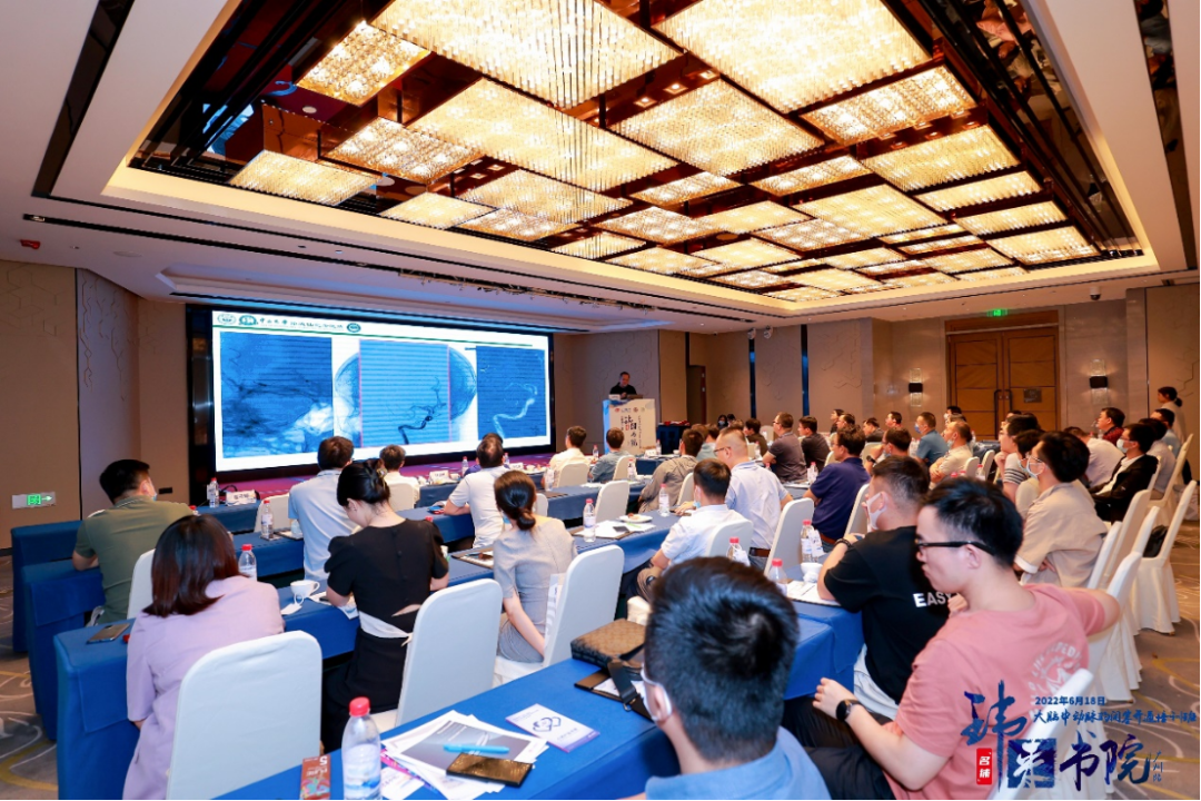 China has the highest rate of cerebrovascular disease in the world. Among them, ischemic stroke seriously threatens the lives and health of our citizens due to its high fatality rate, high disability rate, and high recurrence rate. Endovascular interventional treatment for middle cerebral artery occlusion has become an important treatment for stroke, and it is also a mountain that many cerebrovascular disease centers urgently need to climb. In order to improve the level of occlusion and opening of arteries in the middle of the brain in the field of neurological intervention, we will promote the development of interventional neurological diagnosis and treatment in our province. Led by Professor Pan Suyue and Professor Ji Zhong of Nanfang Hospital Stroke Center & Neurointerventional Training Center, it was co-planned with Xin Wei Medical“Weilai Academy - Opening Course on Middle Cerebral Artery Occlusion”It was also successfully held at Guangzhou Nanhu Holiday Hotel on June 18, 2022. The training course invited a number of well-known experts in neurological intervention, neuroimaging, neuroultrasound, etc. from inside and outside Guangdong Province to give lectures and guidance. Through various forms such as surgical techniques, strategy analysis, actual practice sharing, and case review, they shared their valuable experience in opening artery occlusion in the middle of the brain. Through in-depth discussions and exchanges in this training course, we brought new clinical ideas and surgical initiation techniques to our neurointerventional colleagues who participated in the training course. Professor Pan Suyue, director of the Department of Neurology at Nanfang Hospital, gave an opening speech to kick off this training course. Professor Pan Suyue and Mr. Yu Feng of Xin Wei Medical jointly held an unveiling ceremony for the “Weilai Academy - National Standardized Stroke Diagnosis and Treatment Training Center”. First half of academic teaching In the academic teaching of the training course...