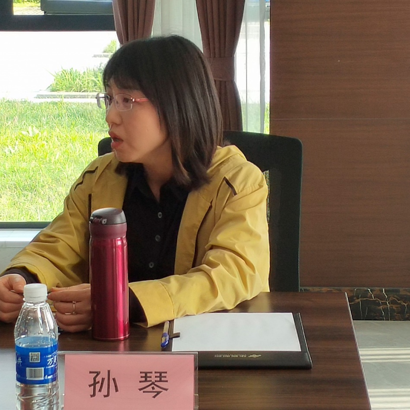 In order to vigorously promote the integrated development of the pharmaceutical industry in the two-city economic circle in the Chengdu and Chongqing region, Li Zhi, Secretary of the Hospital of Traditional Chinese Medicine Affiliated to Southwest Medical University, Xu Houping, Wei Wei, Yang Wenxin, and relevant experts in the field of traditional Chinese medicine visited Chongqing Watson Pharmaceutical Co., Ltd., and the two institutions and enterprises held a special seminar on industry-university-research cooperation and transformation of scientific and technological achievements. Hospital and enterprise experts and leaders such as Chairman You Hongtao of Watson Pharmaceuticals, General Manager Liu Xiaoying, Deputy General Manager Wang Ying, Director of the Pharmaceutical Research Institute Shen Hao, Wang Daoquan, Executive Vice Director, Wang Mao, Clinical Medical Director, Huang Jie, General Manager of Pharmaceutical Factory, Zhou Bangjian, Deputy General Manager of Production, and Deng Lin, Deputy General Manager of Quality, attended the conference. Secretary Li Zhi of the Party Committee of the Hospital of Traditional Chinese Medicine Affiliated to Southwest Medical University made a speech At the meeting, Chairman You Hongtao introduced the basic situation of Watson Pharmaceuticals and thanked Southwest Medical University and the Hospital of Traditional Chinese Medicine Affiliated to Southwest Medical University for their long-term cultivation, care, support and assistance for Watson Pharmaceuticals, and hoped to explore new cooperation models in industry-university-research cooperation and transformation of scientific and technological achievements in the future to jointly contribute to the inheritance and development of traditional Chinese medicine in the motherland. General Manager Liu Xiaoying explained the progress of Watson Pharmaceuticals in recent years, as well as Watson's technical characteristics and potential cooperation needs in the fields of innovative drugs, generic pharmaceuticals, traditional Chinese medicine, and health. Secretary Li Zhi of the Hospital of Traditional Chinese Medicine Affiliated to Southwest Medical University expressed his sincere thanks to Watson Pharmaceutical for the joint construction of industry-university-research cooperation, and introduced the overall situation of the hospital, especially in terms of traditional Chinese medicine heritage and innovation, scientific and technological achievements, and discipline construction...