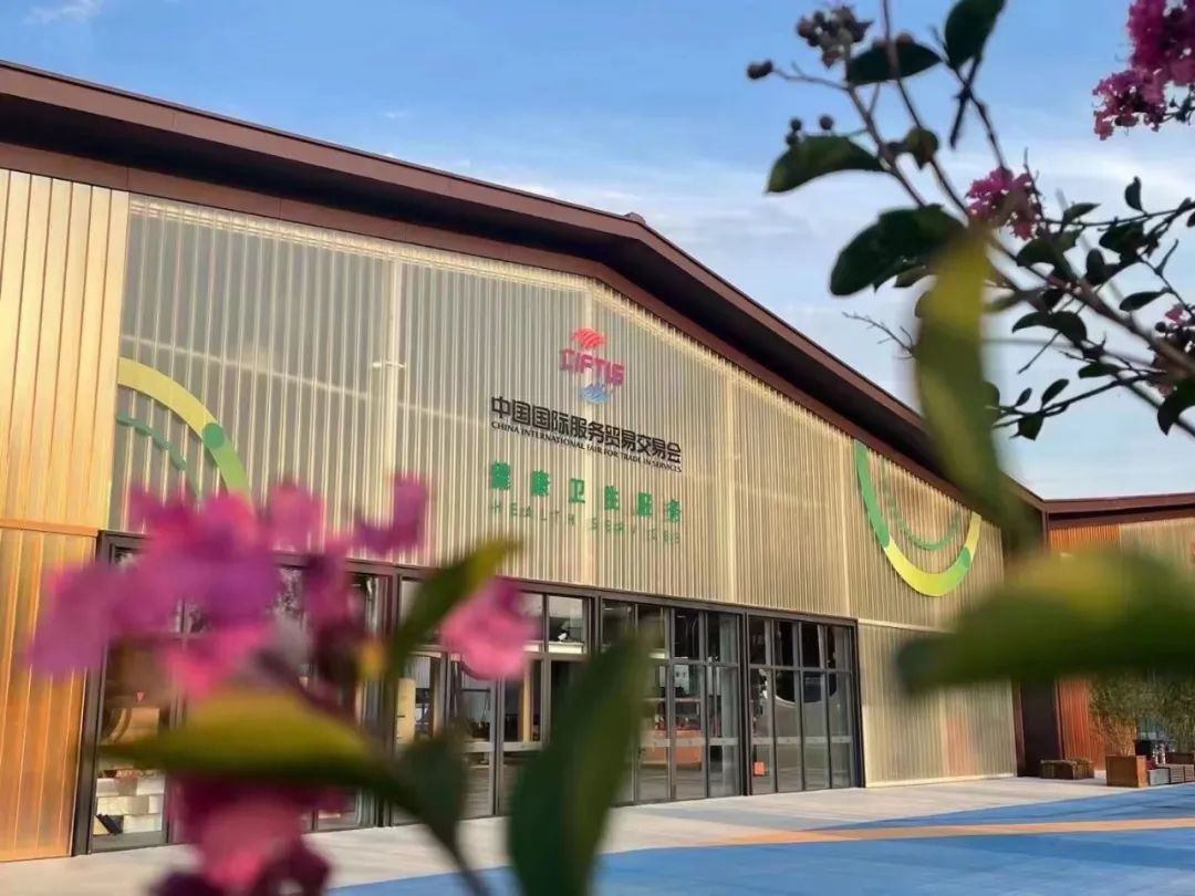 From September 2 to 7, 2021, the 2021 China International Trade in Services Fair (“Trade in Services”) with the theme of “Digitalization opens the future, service promotes development” was grandly held in Beijing. The “Trade in Services Fair” is one of the three major exhibitions China has opened to the outside world. It is the world's first national, international and comprehensive service trade platform. It is a display window, exchange platform and cooperation bridge for the service industry and trade in services. This year's trade fair has a total of 8 special exhibitions, covering finance, education, health services, etc. As a biopharmaceutical company focusing on the R&D, commercialization, and global operation of innovative drugs for cancer and immune diseases, Hebo Pharmaceutical made a wonderful appearance at the “Health and Health Services” conference. With the further deepening of medical reform, medical insurance catalogue adjustments, medical insurance price negotiations, and a new round of volume procurement have brought continuous challenges to drug prices. In particular, they have had a huge impact on the pricing of products with weak differences. At the same time, the exploration of health insurance payment method reforms has also pushed the industry to pay more attention to drug price-effectiveness. Hebo Pharmaceutical has always adhered to a differentiated product line layout guided by clinical value, carried out forward-looking clinical development, and accelerated its differentiation and world-leading product pipeline. The core products bartolizumab (HBM9161), tenacept (HBM9036), and Harbour Mice's self-developed product HBM4003 have all shown impressive clinical potential and are expected to benefit patients in China and around the world in the near future.  New technology, new trends, and new opportunities are important for trade fairs...