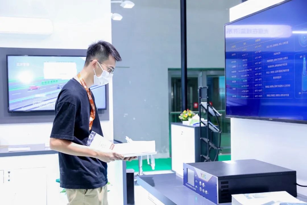 On September 23-25, the 5th Asian Electric Power and Smart Grid Exhibition was held at the Guangzhou China Import and Export Fair Complex. Changfei Optical Fiber & Cable Co., Ltd. (hereinafter referred to as “Changfei Company”, stock code: 601869.SH, 06869.HK) brought products and demonstration solutions such as OPGW and ADSS optical cables commonly used in electric power, Bay-series optical fiber, optical cable online monitoring systems, and distributed optical fiber temperature measurement systems, etc. to the exhibition.  Swipe left and right to view the gallery Power cable solutions Power communication is the foundation of ubiquitous Internet of Things and smart grids. Changfei provides complete cable solutions based on OPGW, OPPC, ADSS and other products for power communication. Combined with Changfei's diverse optical fiber series products, Changfei's OPGW and OPPC products have the advantages of a larger number of optical fiber cores and a longer transmission distance, which can greatly reduce construction, operation and maintenance costs. Bay series optical fiber Changfei's high-performance, high-quality, and widely connected Bei series optical fiber has various optical fiber products covering all scenarios from access networks to backbone networks, from land to ocean, and has formed an optical fiber brand with independent intellectual property rights and strong quality competitiveness using eBay, Chaobei, Liangbei, Quanbei, etc., to meet the connectivity needs in multiple scenarios. Optical cable online monitoring system The optical cable line automatic monitoring and protection system is an intelligent system for the management and maintenance of optical fiber networks. It has optical cable monitoring, alarm, fault analysis, positioning, fault management...