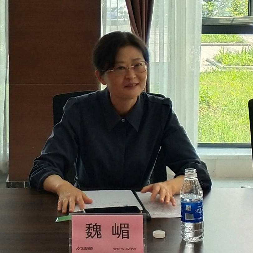 In order to vigorously promote the integrated development of the pharmaceutical industry in the two-city economic circle in the Chengdu and Chongqing region, Li Zhi, Secretary of the Hospital of Traditional Chinese Medicine Affiliated to Southwest Medical University, Xu Houping, Wei Wei, Yang Wenxin, and relevant experts in the field of traditional Chinese medicine visited Chongqing Watson Pharmaceutical Co., Ltd., and the two institutions and enterprises held a special seminar on industry-university-research cooperation and transformation of scientific and technological achievements. Hospital and enterprise experts and leaders such as Chairman You Hongtao of Watson Pharmaceuticals, General Manager Liu Xiaoying, Deputy General Manager Wang Ying, Director of the Pharmaceutical Research Institute Shen Hao, Wang Daoquan, Executive Vice Director, Wang Mao, Clinical Medical Director, Huang Jie, General Manager of Pharmaceutical Factory, Zhou Bangjian, Deputy General Manager of Production, and Deng Lin, Deputy General Manager of Quality, attended the conference. Secretary Li Zhi of the Party Committee of the Hospital of Traditional Chinese Medicine Affiliated to Southwest Medical University made a speech At the meeting, Chairman You Hongtao introduced the basic situation of Watson Pharmaceuticals and thanked Southwest Medical University and the Hospital of Traditional Chinese Medicine Affiliated to Southwest Medical University for their long-term cultivation, care, support and assistance for Watson Pharmaceuticals, and hoped to explore new cooperation models in industry-university-research cooperation and transformation of scientific and technological achievements in the future to jointly contribute to the inheritance and development of traditional Chinese medicine in the motherland. General Manager Liu Xiaoying explained the progress of Watson Pharmaceuticals in recent years, as well as Watson's technical characteristics and potential cooperation needs in the fields of innovative drugs, generic pharmaceuticals, traditional Chinese medicine, and health. Secretary Li Zhi of the Hospital of Traditional Chinese Medicine Affiliated to Southwest Medical University expressed his sincere thanks to Watson Pharmaceutical for the joint construction of industry-university-research cooperation, and introduced the overall situation of the hospital, especially in terms of traditional Chinese medicine heritage and innovation, scientific and technological achievements, and discipline construction...