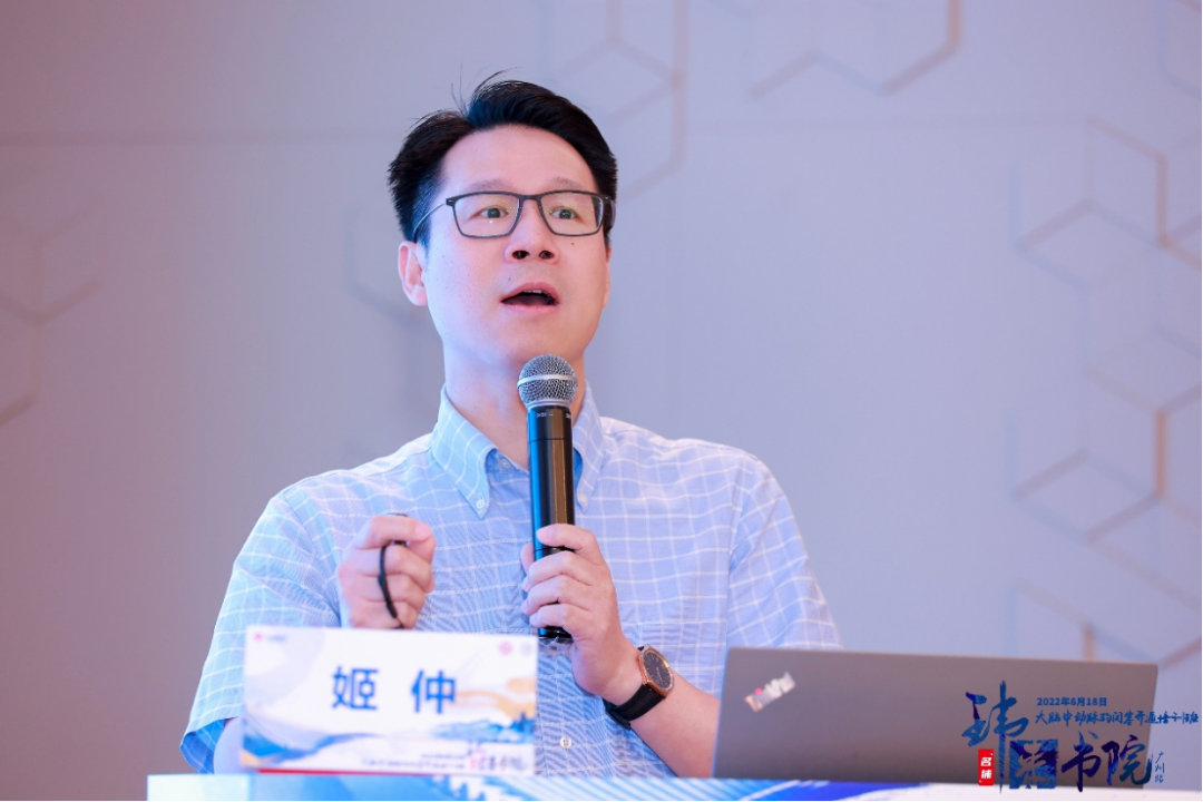 China has the highest rate of cerebrovascular disease in the world. Among them, ischemic stroke seriously threatens the lives and health of our citizens due to its high fatality rate, high disability rate, and high recurrence rate. Endovascular interventional treatment for middle cerebral artery occlusion has become an important treatment for stroke, and it is also a mountain that many cerebrovascular disease centers urgently need to climb. In order to improve the level of occlusion and opening of arteries in the middle of the brain in the field of neurological intervention, we will promote the development of interventional neurological diagnosis and treatment in our province. Led by Professor Pan Suyue and Professor Ji Zhong of Nanfang Hospital Stroke Center & Neurointerventional Training Center, it was co-planned with Xin Wei Medical“Weilai Academy - Opening Course on Middle Cerebral Artery Occlusion”It was also successfully held at Guangzhou Nanhu Holiday Hotel on June 18, 2022. The training course invited a number of well-known experts in neurological intervention, neuroimaging, neuroultrasound, etc. from inside and outside Guangdong Province to give lectures and guidance. Through various forms such as surgical techniques, strategy analysis, actual practice sharing, and case review, they shared their valuable experience in opening artery occlusion in the middle of the brain. Through in-depth discussions and exchanges in this training course, we brought new clinical ideas and surgical initiation techniques to our neurointerventional colleagues who participated in the training course. Professor Pan Suyue, director of the Department of Neurology at Nanfang Hospital, gave an opening speech to kick off this training course. Professor Pan Suyue and Mr. Yu Feng of Xin Wei Medical jointly held an unveiling ceremony for the “Weilai Academy - National Standardized Stroke Diagnosis and Treatment Training Center”. First half of academic teaching In the academic teaching of the training course...