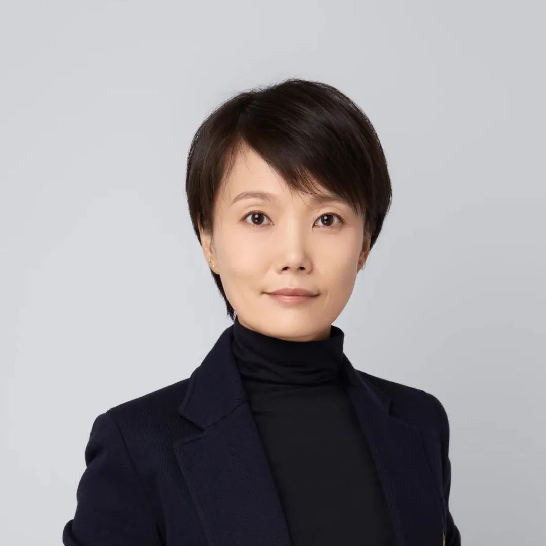 On December 6, Red Star Macalline (601828.SH), a major domestic home retailer, issued an announcement stating that Qiu Zhe was hired as the company's new board secretary to be responsible for the company's legal compliance, corporate governance, investor relations, and information disclosure matters. According to public information, Qiu Zhe previously worked for many years at Ernst & Young, one of the “Big Four” accounting firms, and had rich experience in financial audits. Later, he went to Alibaba to be responsible for investor relations. Meanwhile, after the resignation of Guo Binghe, the former secretary of the board of directors, he will continue to serve as the company's vice chairman, focusing more on resource construction and implementation during the company's strategic upgrading process, thus creating sustainable value for the company's future development. Industry insiders pointed out that Qiu Zhe's joining Macalline will inject new vitality into the company, especially investor relations management. According to information, when working as an auditor, Qiu Zhe mainly faced customers for A-share listed companies. He assisted many companies in listing their A-share IPOs, including annual audits and consulting services after listing. He has accumulated rich experience and is very familiar with the current A-share regulatory requirements and environment. From the perspective of investor relations services, Alibaba has successively listed on US stocks and Hong Kong stocks. During his tenure at Alibaba, Qiu Zhe was mainly responsible for investor relations work and had rich experience in investor communication. For Red Star Macalline, which is listed on both A+H shares, it is necessary to effectively communicate with A-share and H-share investors at the same time. Qiu Zhe can undoubtedly make good use of the advantages of two years of work experience. Red Star Macalline performs...