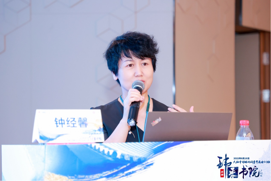 China has the highest rate of cerebrovascular disease in the world. Among them, ischemic stroke seriously threatens the lives and health of our citizens due to its high fatality rate, high disability rate, and high recurrence rate. Endovascular interventional treatment for middle cerebral artery occlusion has become an important treatment for stroke, and it is also a mountain that many cerebrovascular disease centers urgently need to climb. In order to improve the level of occlusion and opening of arteries in the middle of the brain in the field of neurological intervention, we will promote the development of interventional neurological diagnosis and treatment in our province. Led by Professor Pan Suyue and Professor Ji Zhong of Nanfang Hospital Stroke Center & Neurointerventional Training Center, it was co-planned with Xin Wei Medical“Weilai Academy - Opening Course on Middle Cerebral Artery Occlusion”It was also successfully held at Guangzhou Nanhu Holiday Hotel on June 18, 2022. The training course invited a number of well-known experts in neurological intervention, neuroimaging, neuroultrasound, etc. from inside and outside Guangdong Province to give lectures and guidance. Through various forms such as surgical techniques, strategy analysis, actual practice sharing, and case review, they shared their valuable experience in opening artery occlusion in the middle of the brain. Through in-depth discussions and exchanges in this training course, we brought new clinical ideas and surgical initiation techniques to our neurointerventional colleagues who participated in the training course. Professor Pan Suyue, director of the Department of Neurology at Nanfang Hospital, gave an opening speech to kick off this training course. Professor Pan Suyue and Mr. Yu Feng of Xin Wei Medical jointly held an unveiling ceremony for the “Weilai Academy - National Standardized Stroke Diagnosis and Treatment Training Center”. First half of academic teaching In the academic teaching of the training course...