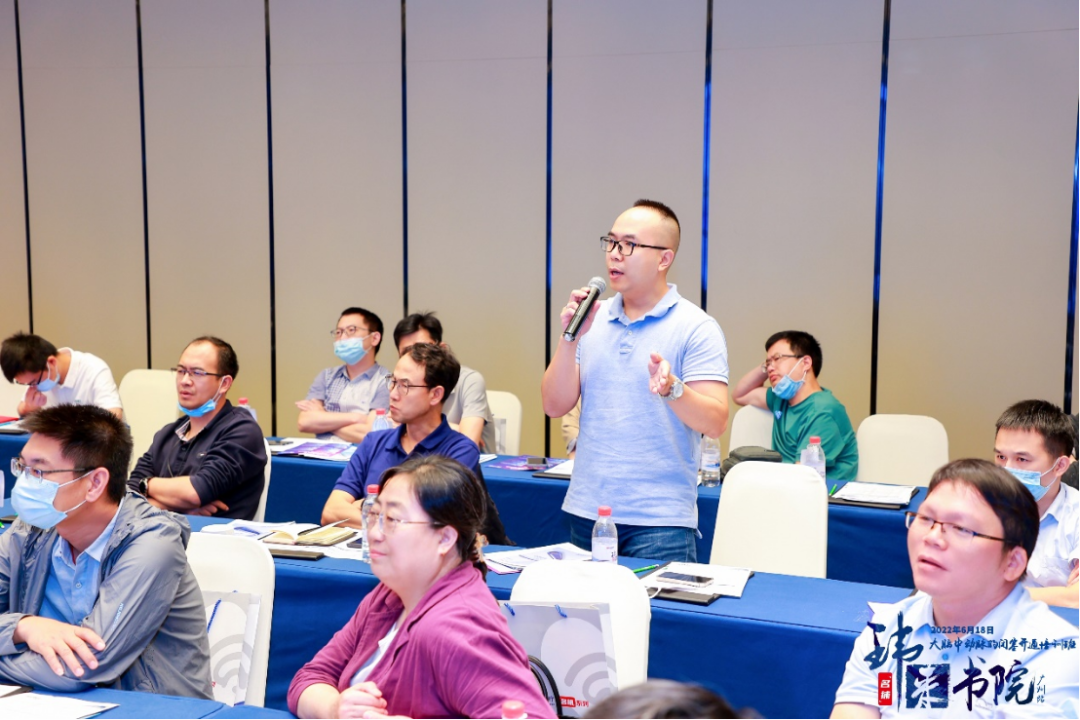 China has the highest rate of cerebrovascular disease in the world. Among them, ischemic stroke seriously threatens the lives and health of our citizens due to its high fatality rate, high disability rate, and high recurrence rate. Endovascular interventional treatment for middle cerebral artery occlusion has become an important treatment for stroke, and it is also a mountain that many cerebrovascular disease centers urgently need to climb. In order to improve the level of occlusion and opening of arteries in the middle of the brain in the field of neurological intervention, we will promote the development of interventional neurological diagnosis and treatment in our province. Led by Professor Pan Suyue and Professor Ji Zhong of Nanfang Hospital Stroke Center & Neurointerventional Training Center, it was co-planned with Xin Wei Medical“Weilai Academy - Opening Course on Middle Cerebral Artery Occlusion”It was also successfully held at Guangzhou Nanhu Holiday Hotel on June 18, 2022. The training course invited a number of well-known experts in neurological intervention, neuroimaging, neuroultrasound, etc. from inside and outside Guangdong Province to give lectures and guidance. Through various forms such as surgical techniques, strategy analysis, actual practice sharing, and case review, they shared their valuable experience in opening artery occlusion in the middle of the brain. Through in-depth discussions and exchanges in this training course, we brought new clinical ideas and surgical initiation techniques to our neurointerventional colleagues who participated in the training course. Professor Pan Suyue, director of the Department of Neurology at Nanfang Hospital, gave an opening speech to kick off this training course. Professor Pan Suyue and Mr. Yu Feng of Xin Wei Medical jointly held an unveiling ceremony for the “Weilai Academy - National Standardized Stroke Diagnosis and Treatment Training Center”. First half of academic teaching In the academic teaching of the training course...