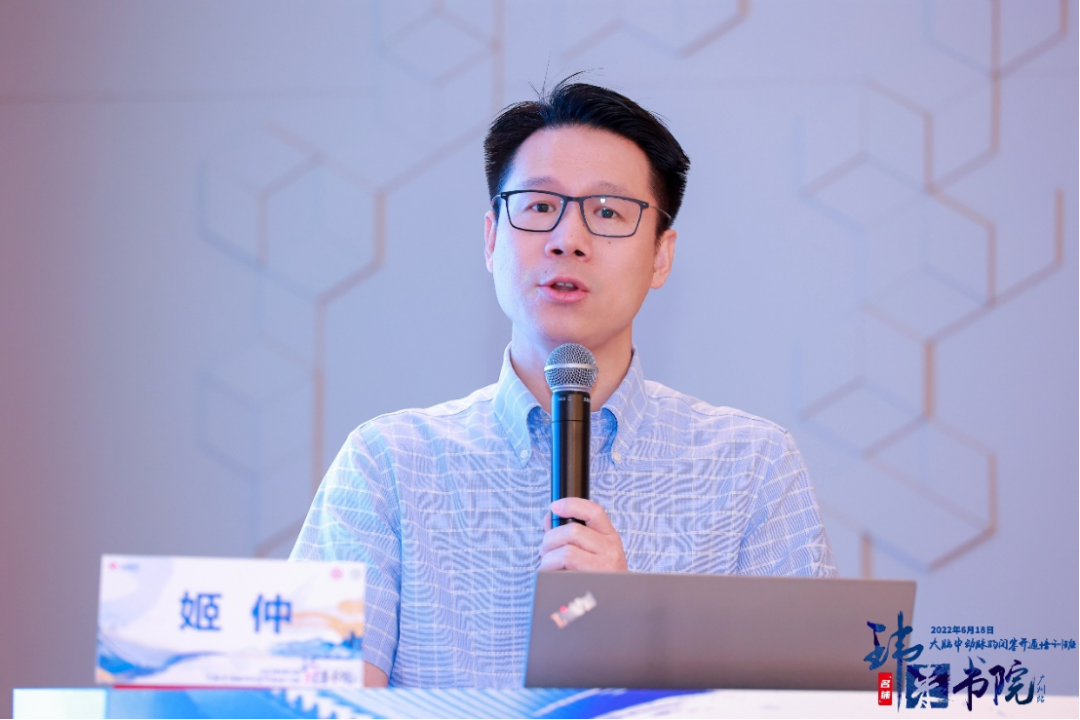 China has the highest rate of cerebrovascular disease in the world. Among them, ischemic stroke seriously threatens the lives and health of our citizens due to its high fatality rate, high disability rate, and high recurrence rate. Endovascular interventional treatment for middle cerebral artery occlusion has become an important treatment for stroke, and it is also a mountain that many cerebrovascular disease centers urgently need to climb. In order to improve the level of occlusion and opening of arteries in the middle of the brain in the field of neurological intervention, we will promote the development of interventional neurological diagnosis and treatment in our province. Led by Professor Pan Suyue and Professor Ji Zhong of Nanfang Hospital Stroke Center & Neurointerventional Training Center, it was co-planned with Xin Wei Medical“Weilai Academy - Opening Course on Middle Cerebral Artery Occlusion”It was also successfully held at Guangzhou Nanhu Holiday Hotel on June 18, 2022. The training course invited a number of well-known experts in neurological intervention, neuroimaging, neuroultrasound, etc. from inside and outside Guangdong Province to give lectures and guidance. Through various forms such as surgical techniques, strategy analysis, actual practice sharing, and case review, they shared their valuable experience in opening artery occlusion in the middle of the brain. Through in-depth discussions and exchanges in this training course, we brought new clinical ideas and surgical initiation techniques to our neurointerventional colleagues who participated in the training course. Professor Pan Suyue, director of the Department of Neurology at Nanfang Hospital, gave an opening speech to kick off this training course. Professor Pan Suyue and Mr. Yu Feng of Xin Wei Medical jointly held an unveiling ceremony for the “Weilai Academy - National Standardized Stroke Diagnosis and Treatment Training Center”. First half of academic teaching In the academic teaching of the training course...