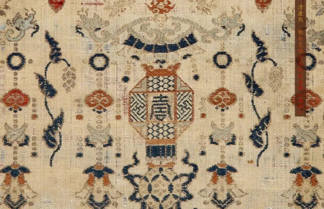 灯笼纹是以灯景为题材的传统装饰纹样,早在宋代灯笼纹就出现在织绣品