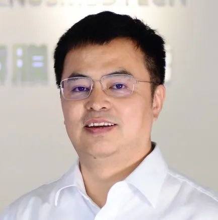 ✦2022年7月11日,啓明醫療自主研發的創新器械——經導管人工肺動脈瓣膜系統(TPVR)VenusP-Valve®獲中國國家藥品監督管理局(NMPA)批准上市,適用於嚴重肺動脈瓣反流(≥3+)的有自體右心室流出道的先心病術後患者。此次VenusP-Valve®獲批,成爲中國市場首個獲批上市的TPVR產品,是繼該產品在CE MDR獲批後的又一重大里程碑。✦✦ 作爲中國及歐洲首個獲批上市的自膨脹式TPVR產品,VenusP-Valve®具備顯著的臨床價值。其獨特的雙喇叭口設計,流出端的裸支架設計保障分支血流,穩定的多部位錨定特點,釋放簡便,植入前無需預先放置固定支架。瓣膜尺寸規格多,適用範圍廣,在臨床上可以滿足超過85%大尺寸肺動脈瓣膜患者的需求。此次上市申報,VenusP-Valve®採用接受境外臨床試驗途徑進行立卷受理,也即利用了歐洲臨床試驗數據進行註冊。今年4月,該產品已在CE MDR獲批上市,並進行了多次商業化使用;5月即獲FDA批准在美國進行兩例人道主義使用,並於6月順利完成首例使用。此外,VenusP-Valv...