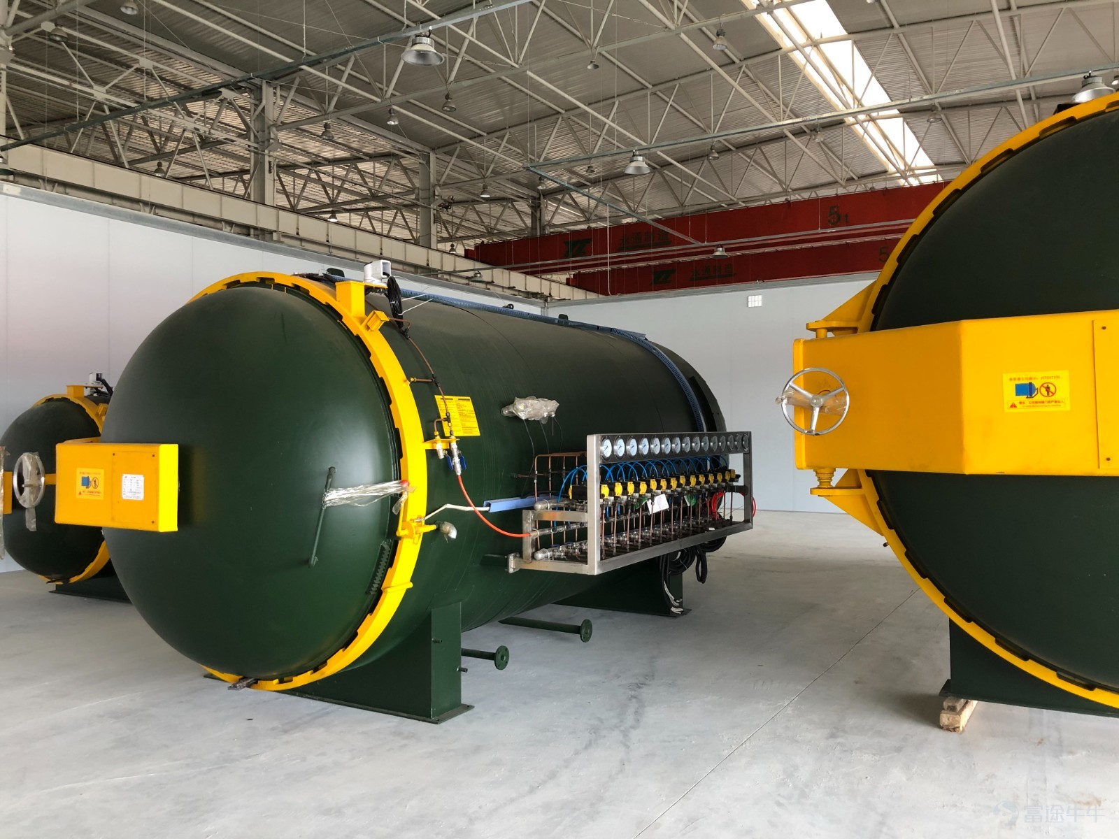 Part processing hot pressing tank at the Ehang Intelligent Yunfu Production Base