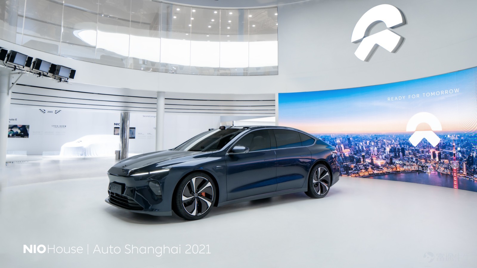 On April 19, the 2021 Shanghai Auto Show officially opened. We have once again moved the NIO Center to the Shanghai Auto Show site. 180 NIO user volunteers shared real car experiences and a pleasant lifestyle with the public at the auto show, conveying the vision of a blue sky.   At this year's auto show, NIO announced that within 3 years, it will deploy a total of 100 power exchange stations, 120 mobile charging vehicles, 500 supercharging stations, more than 2,000 supercharging stations, and more than 10,000 destination charging stations in the eight provinces and autonomous regions of Heilongjiang, Jilin, Liaoning, Inner Mongolia, Gansu, Qinghai, Ningxia, and Xinjiang. After the Power North plan is completed, there will be an average power exchange station or overcharging station for every 100 kilometers of highways in the above regions; prefecture-level cities will have an average of a high-quality charging and switching station for every 3 square kilometers; and the coverage rate of electricity resources in scenic spots above grade 4A will reach 95%. The Power North plan will greatly improve the charging experience of electric vehicle users in the northern region, bringing the vision of “wherever gasoline cars can go, electric vehicles can go” one step closer.  At the same time, NIO's smart electric flagship sedan ET7 debuted at the auto show and unveiled the actual car interior for the first time. The ET7 is equipped with NIO's latest autonomous driving technology NAD (NIO Autonomous Driving). Based on the NIO Aquila Ultra Sensing System and the NIO Adam Nio Supercomputing Platform, ET7 will gradually realize an easy and safe point-to-point autonomous driving experience in high-speed, urban, parking, and power-up scenarios...