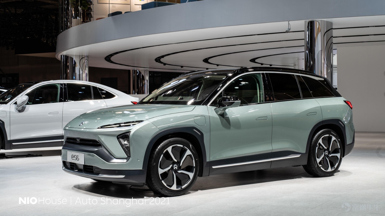 On April 19, the 2021 Shanghai Auto Show officially opened. We have once again moved the NIO Center to the Shanghai Auto Show site. 180 NIO user volunteers shared real car experiences and a pleasant lifestyle with the public at the auto show, conveying the vision of a blue sky.   At this year's auto show, NIO announced that within 3 years, it will deploy a total of 100 power exchange stations, 120 mobile charging vehicles, 500 supercharging stations, more than 2,000 supercharging stations, and more than 10,000 destination charging stations in the eight provinces and autonomous regions of Heilongjiang, Jilin, Liaoning, Inner Mongolia, Gansu, Qinghai, Ningxia, and Xinjiang. After the Power North plan is completed, there will be an average power exchange station or overcharging station for every 100 kilometers of highways in the above regions; prefecture-level cities will have an average of a high-quality charging and switching station for every 3 square kilometers; and the coverage rate of electricity resources in scenic spots above grade 4A will reach 95%. The Power North plan will greatly improve the charging experience of electric vehicle users in the northern region, bringing the vision of “wherever gasoline cars can go, electric vehicles can go” one step closer.  At the same time, NIO's smart electric flagship sedan ET7 debuted at the auto show and unveiled the actual car interior for the first time. The ET7 is equipped with NIO's latest autonomous driving technology NAD (NIO Autonomous Driving). Based on the NIO Aquila Ultra Sensing System and the NIO Adam Nio Supercomputing Platform, ET7 will gradually realize an easy and safe point-to-point autonomous driving experience in high-speed, urban, parking, and power-up scenarios...