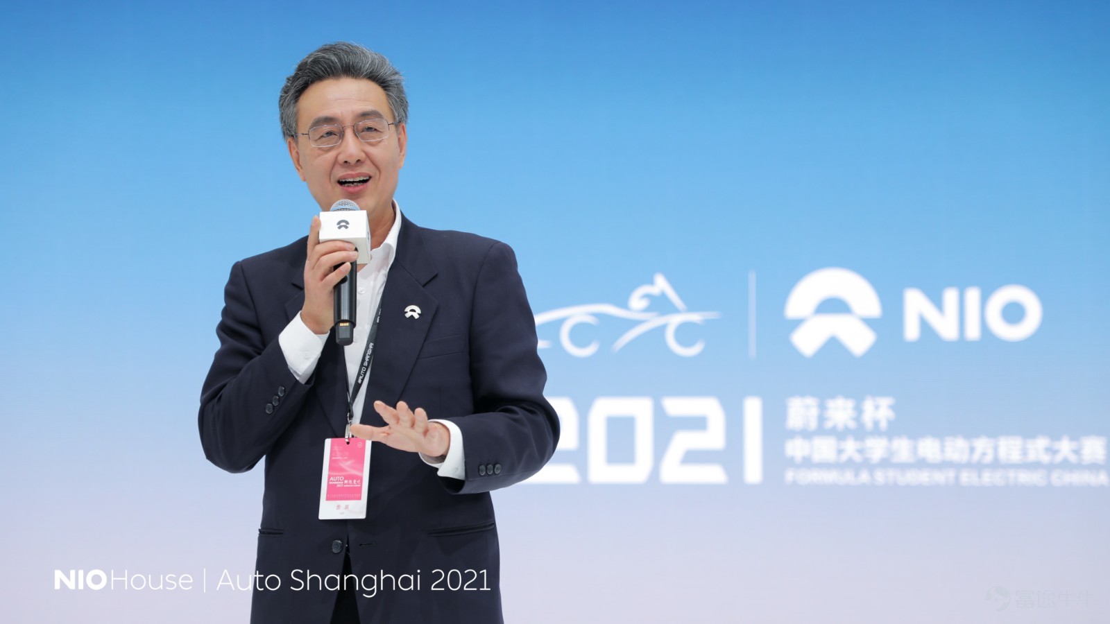 On April 19, the 2021 Shanghai Auto Show officially opened. We have once again moved the NIO Center to the Shanghai Auto Show site. 180 NIO user volunteers shared real car experiences and a pleasant lifestyle with the public at the auto show, conveying the vision of a blue sky.   At this year's auto show, NIO announced that within 3 years, it will deploy a total of 100 power exchange stations, 120 mobile charging vehicles, 500 supercharging stations, more than 2,000 supercharging stations, and more than 10,000 destination charging stations in the eight provinces and autonomous regions of Heilongjiang, Jilin, Liaoning, Inner Mongolia, Gansu, Qinghai, Ningxia, and Xinjiang. After the Power North plan is completed, there will be an average power exchange station or overcharging station for every 100 kilometers of highways in the above regions; prefecture-level cities will have an average of a high-quality charging and switching station for every 3 square kilometers; and the coverage rate of electricity resources in scenic spots above grade 4A will reach 95%. The Power North plan will greatly improve the charging experience of electric vehicle users in the northern region, bringing the vision of “wherever gasoline cars can go, electric vehicles can go” one step closer.  At the same time, NIO's smart electric flagship sedan ET7 debuted at the auto show and unveiled the actual car interior for the first time. The ET7 is equipped with NIO's latest autonomous driving technology NAD (NIO Autonomous Driving). Based on the NIO Aquila Ultra Sensing System and the NIO Adam Nio Supercomputing Platform, ET7 will gradually realize an easy and safe point-to-point autonomous driving experience in high-speed, urban, parking, and power-up scenarios...