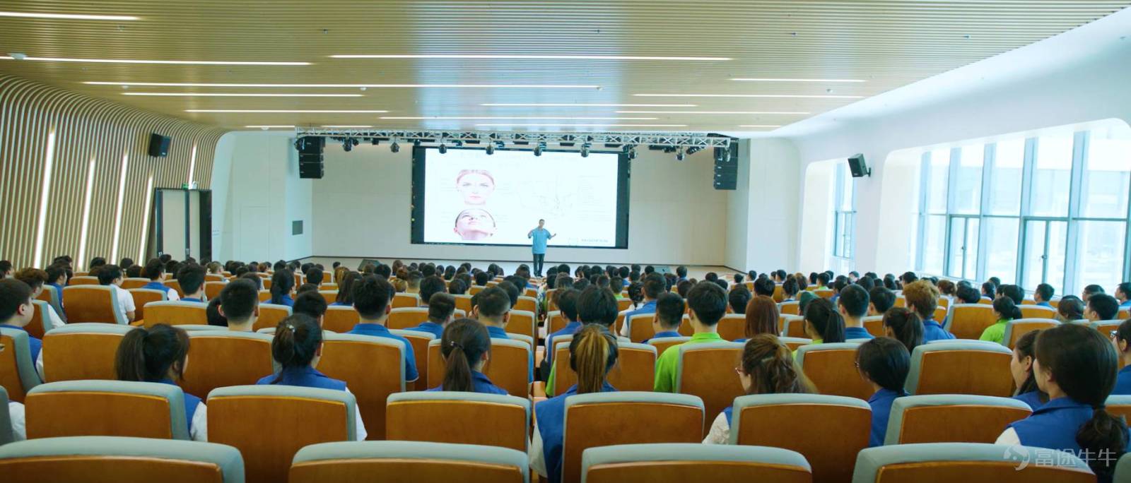Modern dentistry promotes the development of dental field through educational platform