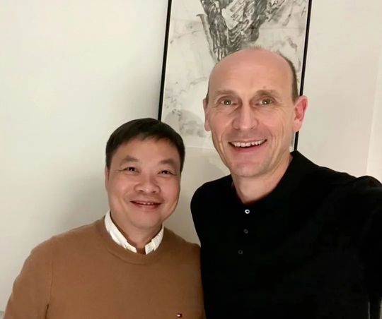 Xiaopeng: Holding hands and moving forward together