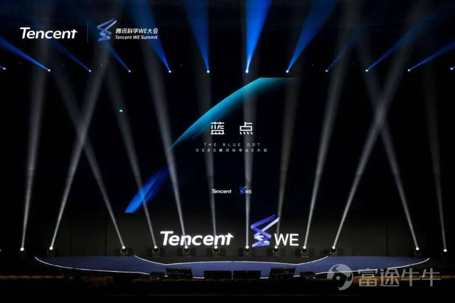 觀企鵝君周播,曉鵝廠大事件。 本週,2020年騰訊科學周也在今天落下帷幕。此次科學周包含騰訊科學WE大會、騰訊醫學ME大會、科學探索獎頒獎典禮及首屆騰訊科學脫口秀X-Talk,邀請了全球各領域頂尖科學家,與大衆共同分享科學話題,探討未來世界。 此外,騰訊發佈了2020年第三季度業績報告及騰訊音樂娛樂集團第三季度業績,報告顯示,騰訊第三季度總收入爲1254.47億元人民幣,同比增長29%,共盈利323.03億元人民幣,同比增長32%;騰訊音樂整體業績表現穩健,在線音樂付費用戶達5170萬、付費率破8%,多項業務取得了里程碑式的好成績。 以下請看企鵝君的詳細盤點! NO1:用Talk Show方式做科普,騰訊X-Talk科學周「出道」 11月15日,一場別開生面的科學Talk Show 「X-Talk」在騰訊北京總部隆重舉行。X-Talk是由騰訊主辦,騰訊基金會指導的科學互動交流沙龍,邀請自然科學家、哲學社會學者、科幻作家、文化學者等科技和文化相關領域人士,探討前沿科技的突破以及對人類社會的影響。 在現場,清華大學雙聘教授沈...