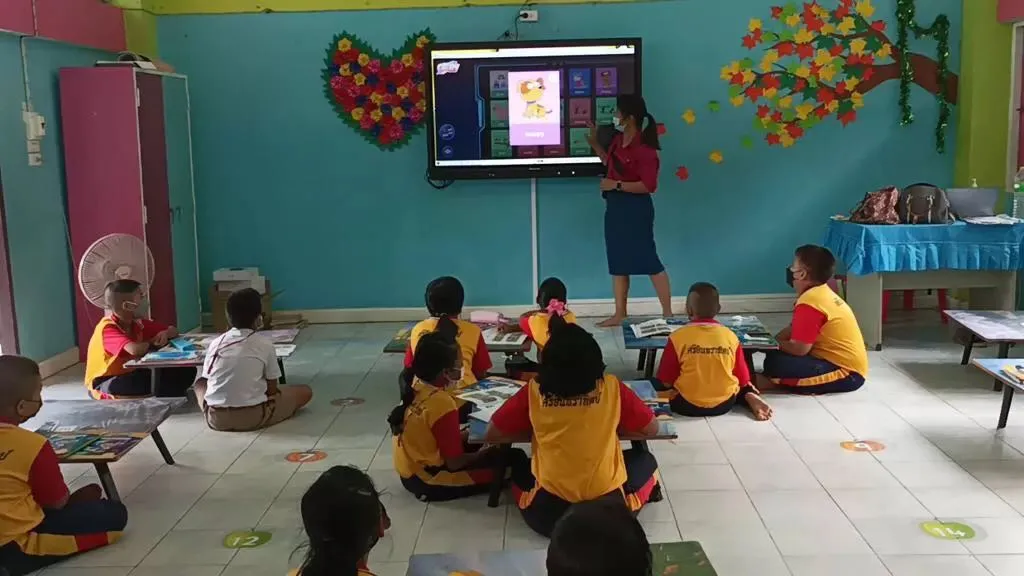 泰國教師使用銀河英語繼普米互動平板進行教學