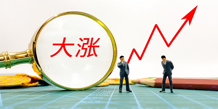 Preface: 2021 was a year of volatility and market divergence in the global capital markets. The slow recovery of supply chains, the gradual rebound of the global economy, the sharp rise in global oil and gas prices, and recurring COVID-19 outbreaks overseas all contributed to an increasingly uncertain investment environment. The retail investor showdown with Wall Street, the antitrust storm hitting internet giants, and the surge in the new-energy vehicle sector driven by Tesla's market cap exceeding one trillion—do you still vividly remember these major hot topics? Did you firmly grasp the wealth-creating opportunities they presented, or did you let them slip through your fingers? As the year draws to a close, Futubull is launching a year-end review series to take you through the bewildering year of 2021. In this article, Hot Girl will walk you through the ten hottest events in the Futubull community in 2021! PS: There are also exciting activities waiting for you at the end of the article! [Event 1] Retail Investors vs. Wall Street: From WSB-Themed Stocks to Meme Stocks Cow Pen Influence Index:[Wow][Wow][Wow][Wow][Wow]  Event Period: January 2021 – June 2021 Event overview: From late January to early February 2021, hedge funds heavily shorted GameStop; however, the stock price soared and holders were reluctant to sell, triggering a short squeeze. This battle between retail investors and Wall Street institutions caused GameStop's stock price to surge by 16 times within a month. Starting in May 2021, retail investors became active again, with new "favorites" such as AMC, CLOV, and WISH emerging one after another on the WSB/MEME scene. Retail investors kept shouting "to the moon" and pouring in, driving massive short-term gains that "crushed" Wall Street short sellers, prompting several short-selling firms to announce they would no longer...