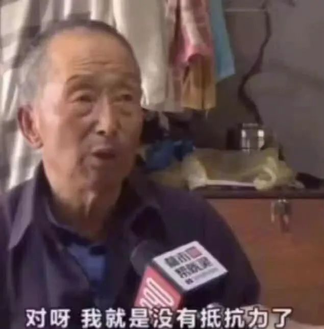 好消息！衆望所歸的期權組合按金減免策略上新啦！在風控安全的前提下，牛友們可提升資金效率，以後一份錢，當兩份花！[鼓掌][鼓掌][鼓掌] 📣本次有哪些新增？ 1. 價差策略的按金減免 價差策略 (Spread) 由期權規模相同的兩個看漲期權或者看跌期權期權組成。 價差策略 (Spread) 的組合持倉會得到按金減免，減免額取決於兩個期權各自的按金要求、期權間行權價以及到期日的差別。  2. 跨式策略的按金減免 跨式策略 (Straddle) 由期權規模、到期日相同的一張看漲期權和一張看跌期權期權組成。 跨式策略 (Straddle) 的組合持倉會得到按金減免，減免額取決於兩個期權各自的按金要求。 含有：跨式策略、寬跨式策略 ✅目前已支持哪些策略按金減免？ 截止2022年3月，富途已支持5大類、17種期權組合按金的減免，減免幅度高達100%。 股票擔保策略（covered call）——已經於21年10月上線 持倉組合時，組合內的Call空倉不收取按金； 持有正股時，下單賣Call不收取掛單按金。 價差策略 (Spread)* 持倉組合時，Debit ...