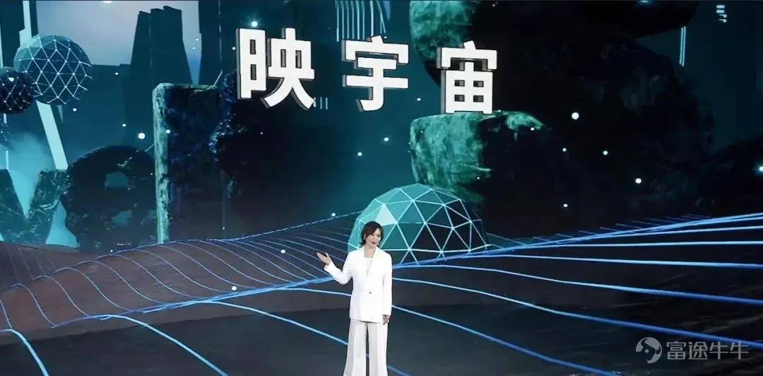 元宇宙赛道又迎来一个新玩家。 6月15日,映客宣布更名为“映宇宙”,正式进军当下最火热的风口元宇宙。相对应的,映客英文名改为Inkeverse。 图源映客官方微博 映客董事长奉佑生解释了改名的原因:集团需要有更适合的品牌名称代表集团对外的形象,而不是用具体的产品名代替集团名字,所以品牌升级由映客改名为映宇宙。 这不由得让外界联想到去年十月,Facebook改名后的Meta和Metaverse。同为社交赛道内的玩家,现在映客同样通过改名的形式进军元宇宙,再次追上了风口。 事实上,从秀场直播,到社交,再到如今的元宇宙,映客是少数上市之后,还在不断尝试新赛道的公司。 映客上市后的三年,短视频异军突起、直播被跨界偷袭。这背后,颇显映客的无奈。直播业务承压严重,社交产品前途迷茫,元宇宙看似是个足够性感的故事。 “直播已经处于非常成熟的阶段,很难再产生高速增长;我们的增长来自社交、相亲、海外市场。而元宇宙,它是比现在的互联网市场大不止 10 倍的市场。” 映客董事长奉佑生如是说。 但需要明白的是,随着互联网发展进入深水区,企业想要长期持续发展,不再是靠简单地追逐风口就行...