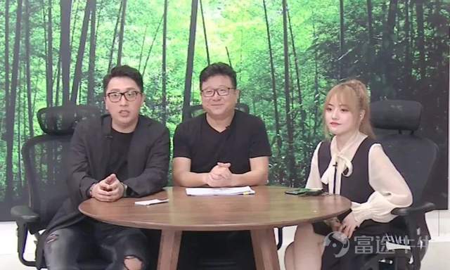 被遗忘的网易电商 近日，网易公布了2022年财报，全年总营收965亿，同比增长10%；净利润198亿元，同比增长17%。 具体来看，网易的收入来自四板块业务，包括游戏及相关增值服务、有道、云音乐、创新及其他业务。 其中，游戏依然是网易的“吃饭行当”，全年营收746亿元，占到了总营收的77%。 而我们今天要关注的，是贡献占比不到8%的创新及其他业务，网易电商最后的独苗“网易严选”就在这一版块。 2015年，网易创始人丁磊曾放下豪言，称要通过电商业务，花三到五年时间再造一个网易。 那几年里，网易的电商业务也有过巅峰时刻。 2015年，网易旗下跨境电商平台考拉海购超越了主打平台模式的天猫国际，登上跨境电商第一的宝座。2016年推出的网易严选，也凭借着ODM模式在新中产群体中争得一席之地，4个月时间就收获了2300万注册用户。 在考拉海购和网易严选的加持下，2016年，网易邮箱、电商及其他业务的净收入同比增长达到117.5%。2017年，网易财报开始单独披露电商业务，电商净收入116.70亿元人民币，同比增长156.9%，直接占到了网易总营收的21.57%。 眼看着电商业务已经...