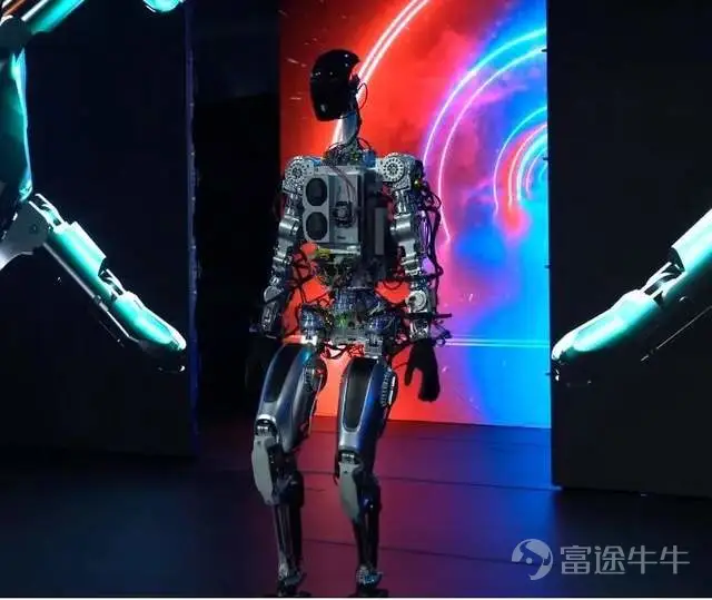 “一個沒有貧窮的未來。”馬斯克在舞台上這樣展望特斯拉機器人(Tesla Bot)會帶給人類文明的變革。 “預熱”了一年多,北京時間10月1日上午,命名為擎天柱(Optimus)的特斯拉人形機器人原型機終於得以亮相。 這個機器人走上舞台,展示了它的動作範圍,揮手打招呼,並在空中揮舞着胳膊。從外形上看,它與馬斯克之前展示的PPT還有很大的差別:舞台上的原型機沒有“套皮”,身形也顯得沒有那麼纖細。 但這也方便特斯拉直接展示擎天柱的“靈魂”,工作人員甚至直接指着它的某個部位説道:“順便一提,這就是我們汽車上用的自動駕駛計算機。” 特斯拉説這個機器人是在它的全自動駕駛電腦上運行的。相關負責人介紹了其在開發和訓練這款機器人方面所做的努力,從最初的設計步驟,到更先進的功能,比如它所稱的“骨盆解鎖”功能,再到讓機器人的手臂擺動。 對於更進一步的實用性功能,馬斯克則通過演示視頻進行了一番展示,如在汽車工廠搬紙箱、給植物澆水、移動金屬棒等。 隨後,馬斯克也將下一代產品直接請上了台,但可惜的是,現在的它還需要三個人在旁邊輔助。 對於具體的商業化,馬斯克表示擎天柱預...