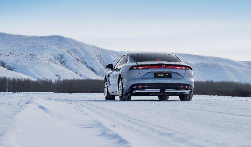 Look forward to the U7 unveiling of the actual car at the Beijing Auto Show, and use the revolutionary technology Yunnan-Z for the first time