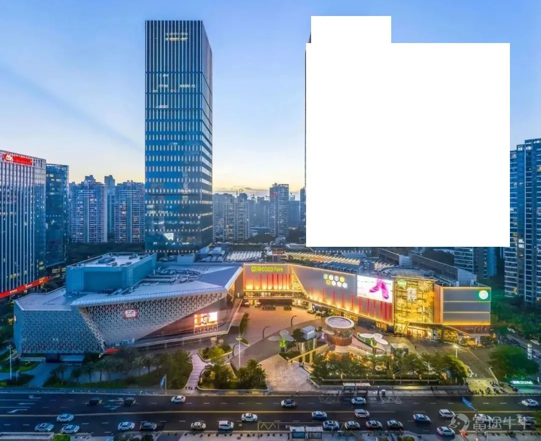 | 本文轉自贏商網 來源 | 星盛商業 步入2025年,市場的浪潮愈發洶湧,全國有越來越多的存量商業,針對特定年齡、消費層次、興趣愛好的人群,打造定位更爲垂直和鮮明的特色商業。 作爲國內商管領域的中堅力量,星盛商業的發展一直備受業界矚目,旗下星河COCO Park品牌在深圳20餘年的深耕,於挖掘和創造年輕力方面卓有成績。其中,福建首個星河COCO Park更是放大鬆弛和運動兩大關鍵詞,將項目打造成了年輕人尋求「勁松」的目的地。 勁松:閩南語jīn sòng,意爲「太爽了,好暢快」。 ©️深圳福田星河COCO Park BIG HEART全國首展 以運動業態爲例,廈門星河COCO Park通過近兩年精篩細選,落地衆多首進品牌和原創活動,已成功打造成全城「垂直運動類型最齊全的購物中心」,而這只是項目調改升級的縮影之一。 如今的廈門星河COCO Park已不是開業之初的樣子,既在持續填補區域商業空白,也在努力呈現創新體驗。 洞察真實消費需求 帶領城市一起「勁松」 在城市裏拼搏的人們,大多都是在「追求外在體面和光鮮」與「...