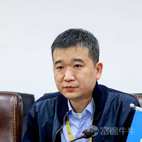2024年12月20日，重慶博騰製藥科技股份有限公司（以下簡稱「博騰股份」、「博騰」）與白帆生物科技(上海)有限公司（桂林三金孫公司，以下簡稱「白帆生物」）在桂林正式簽署戰略合作協議。此次合作旨在圍繞抗體偶聯藥物（ADC）的研發、生產與供應鏈整合展開深度合作。博騰股份董事長兼總經理居年豐先生，桂林三金董事長鄒洵先生，以及白帆生物總經理譚凱先生等出席簽約儀式。    博騰股份作爲行業領先的端到端一體化CDMO公司，在小分子、多肽與寡核苷酸、ADC（含抗體、Payload-linker、偶聯、製劑罐裝）等偶聯藥物以及細胞與基因治療藥物領域擁有全球領先的技術平台和豐富的成功項目交付經驗。白帆生物在單抗、雙抗、融合蛋白等多種生物藥的研發方面具有獨特的優勢。雙方將整合ADC藥物領域的研發資源、技術力量和生產能力，通過供應鏈資源共享和優勢互補，形成緊密的合作機制，共同構建ADC（含抗體、Payload-linker、偶聯、製劑灌裝）藥物從原液到製劑、從早期研發到商業化生產的全流程一站式服務合作平台。基於此次合作，旨...