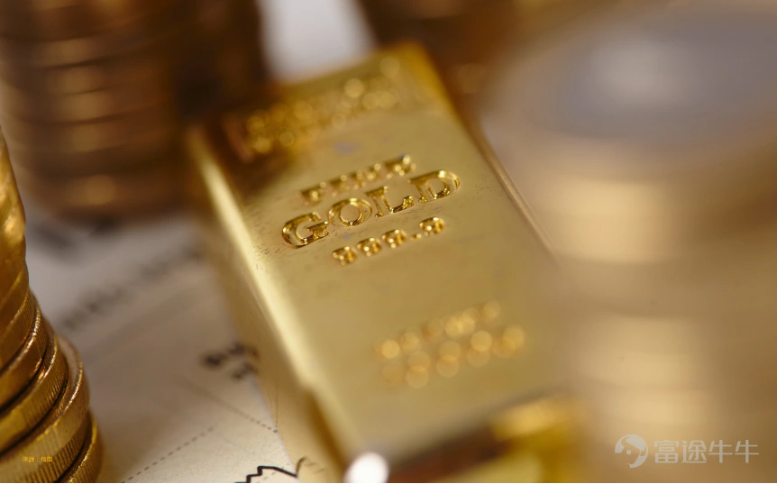 Gold and silver prices hit new highs again! As of the time of writing on January 14th, international gold prices surged again, with spot gold prices rising to $4,639.4 per ounce, and London spot silver prices climbing to $91.53 per ounce. Recently, the Trump administration has been acting unilaterally, and its investigation into Powell has once again raised market concerns about the independence of the Federal Reserve. Metals have generally risen, with gold and silver prices climbing steadily. Wall Street firms have stated that any development that raises doubts about the Fed’s independence will increase uncertainty in U.S. monetary policy, which could strengthen the existing trend of dollar reduction within the industry and boost interest in traditional safe-haven assets like gold. In addition, large-scale gold purchases by central banks around the world and the persistent U.S. fiscal deficit have become supporting factors for the rise in gold prices. Notably, geopolitical conflict risks have risen sharply, with Trump being briefed on military strike options against Iran, and the Middle East powder keg is on the verge of exploding. Meanwhile, the U.S.'s unprecedentedly severe economic blockade of Iran has further reinforced the underlying logic behind the strength of precious metals. This astonishing surge may not be over yet. In their latest report, Citigroup analysts raised their three-month target price for gold to $5,000 per ounce and increased their target price for silver to $100 per ounce. However, after reaching these highs, gold and silver are likely to experience a pullback. HSBC also predicted that rising geopolitical risks could push gold prices above $500 per ounce in the first half of this year...