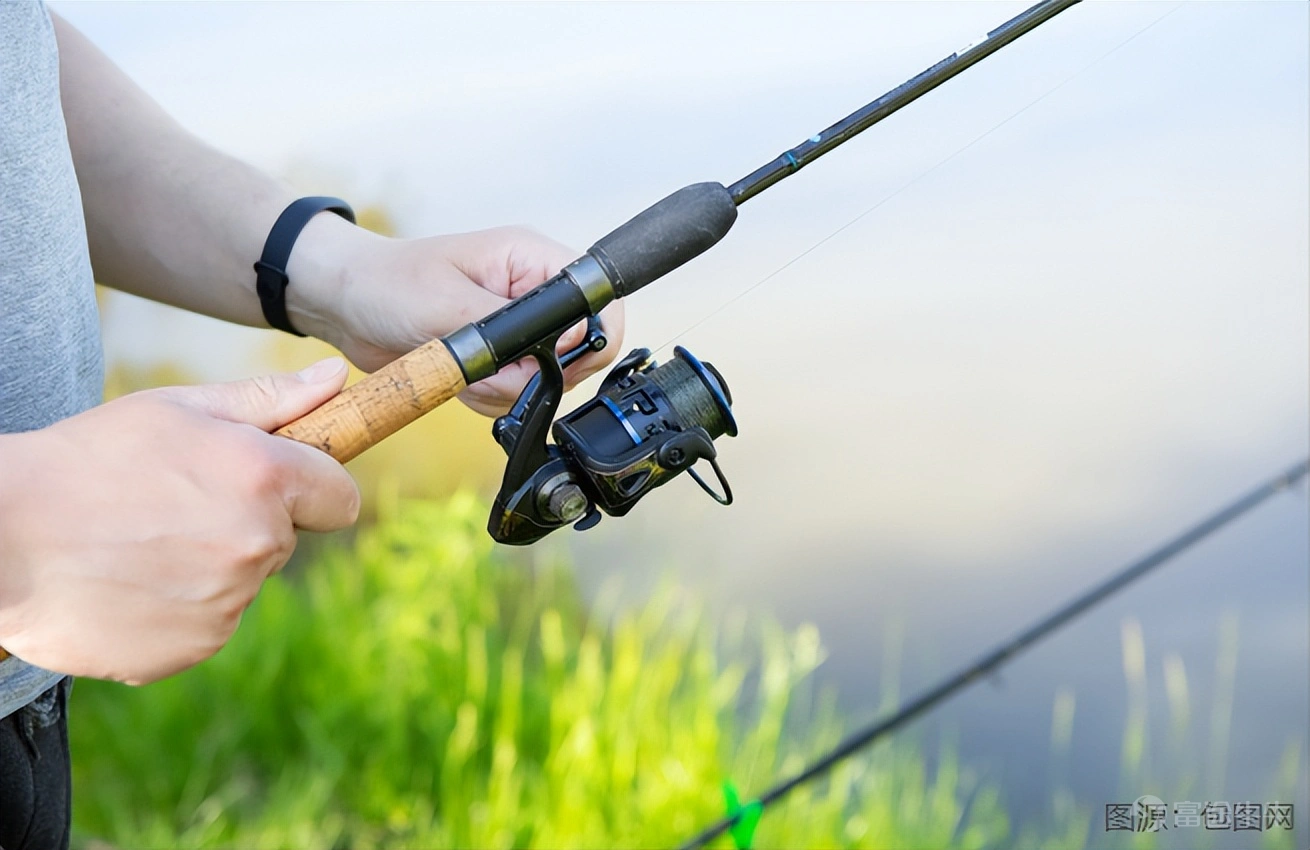 On February 10, the world's largest fishing gear manufacturer $RIDGE OUTDOOR (02720.HK)$ successfully listed on the main board of the Hong Kong Stock Exchange, drawing significant attention from the capital markets. On its first trading day, Lexin Outdoor's share price surged significantly at the opening. As of this report, the increase reached 107.51%, with a turnover of 111 million Hong Kong dollars and a total market value rising to 3.262 billion Hong Kong dollars. Calculated at 500 shares per lot, investors could make a profit of more than 6,500 Hong Kong dollars per lot before fees. During the recent global offering phase, Lexin Outdoor garnered enthusiastic market response. The Hong Kong public offering portion was subscribed approximately 3,654.23 times, making it the second most subscribed new stock since the beginning of the year after $BBSB INTL (08610.HK)$ , significantly higher than other new stocks such as $BUSYMING (01768.HK)$ and ZMZ Healthcare (02677.HK). The international offering portion of the company was also oversubscribed, with a subscription multiple of 2.94 times. The net proceeds from this IPO amounted to approximately 285 million Hong Kong dollars. The company plans to allocate around 45% of the funds for brand development and promotion; 25% for product design, development, and the construction of a global fishing equipment innovation center; 20% for upgrading production facilities and enhancing digital capabilities; and the remaining 10% will serve as working capital and for general corporate purposes. Based on 2024 revenue, Lexin Outdoor holds a 23.1% share in the global fishing gear market, ranking first in the industry. The company's product line...