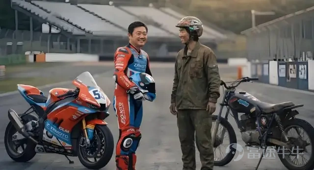 On March 28, the wind at the Algarve International Circuit in Portugal carried the heat of热血. On the podium of the WSBK World Superbike Championship, the Five-Star Red Flag rose for the first time for a Chinese motorcycle manufacturer. Zhang Xue, 39, stood in the center of the crowd, watching his self-built 820RR-RS race car claim double victories. In the first round, he led the runner-up by 3.685 seconds; in the second round, he made a stunning comeback from third place, decisively defeating Ducati, which had monopolized the track for 30 years. This man, who came from a mountain village in Hunan, had reddened eyes and tears mixed with racetrack dust. No one could have imagined that the apprentice who dropped out of middle school 20 years ago and was covered in grease in a repair shop would stand atop the world 20 years later, using a Chinese-made motorcycle to rewrite the global high-end motorcycle landscape.His story is the most热血 underdog逆袭. Behind this逆袭 lies two decades of relentless dedication by one man, half a century of accumulated strength from Chongqing's motorcycle industry, and the hope for China’s motorcycle industry to break through and be reborn. 01 Underdog逆袭: From mechanic apprentice to world champion, doing only one thing for twenty years Zhang Xue started from rock bottom. Born in 1987 in a remote mountain village in Mayang, Huaihua, Hunan, his parents divorced when he was 10, and he supported himself and his younger sister by collecting scrap and odd jobs. Life was tough, but he always held onto one passion: motorcycles. At 14, he resolutely dropped out of school to work as an apprentice in a county repair shop...