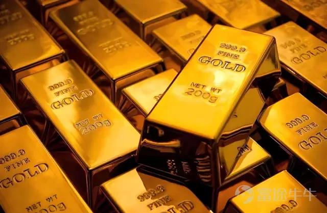 The recent gold market has been more thrilling than a roller coaster ride. Not long ago, it surged to break historical highs, with scenes of Q&M Dental rushing to buy gold still vivid in memory. Then, it suddenly plunged, leaving many who chased the highs trembling with fear. After just a few days of stability, it started swinging wildly again, jumping up and down repeatedly. Many friends have sent private messages asking: With gold being so volatile, can we still buy it now? Let's get straight to the conclusion: If you're looking to make quick money through short-term leveraged speculation in this kind of market, it's better to quit while you're ahead; your financial survival is at stake. But if you're a long-term investor seeking asset preservation and inflation resistance, then gold remains an irreplaceable "anchor" in asset allocation. 01 What exactly has gold experienced recently? To determine whether gold is worth buying, we first need to carefully study its real performance in recent times. Data-driven insights are far more reliable than emotional reactions. - At the start of 2026, the gold market enjoyed a "strong start." In January, London spot gold saw its strongest opening since 1980. - On March 17: The closing price for international spot gold was $5,003.82 per ounce, setting a new historical record. - March 18: A single-day plunge of 3.86%, closing at $4,813.53 per ounce, evaporating nearly $200 in one day; - March 20: Another sharp drop of 3.42%, hitting a low of $4,477.11 per ounce, with a single-day loss exceeding $150, and a retracement of over $300 in just three days; - March 26: Another decline of 2.74%, closing at $4,381...