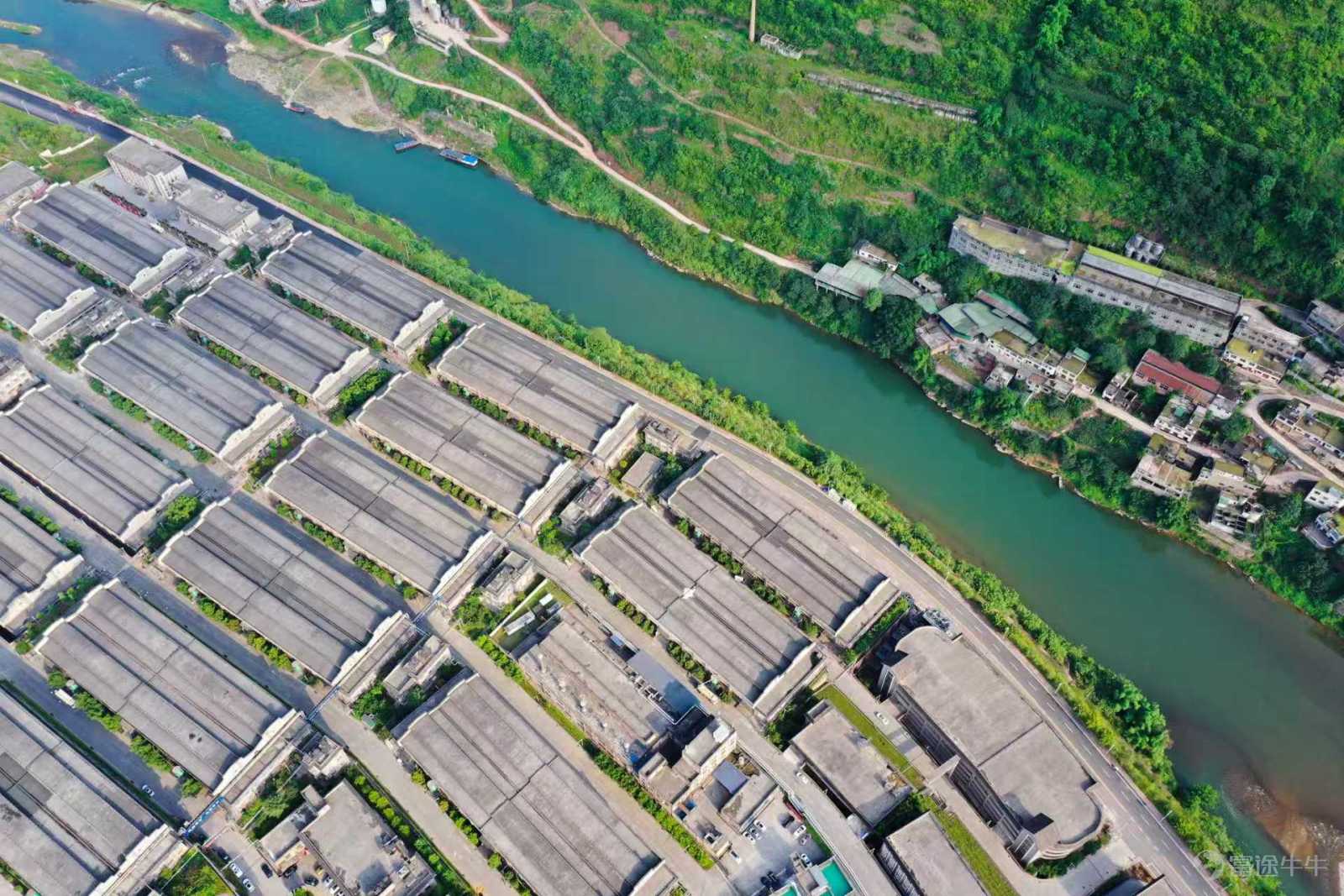 On May 21, Moutai engaged in discussions with S&P Global regarding the 'Sustainability Yearbook (China Edition) 2026.' On the same day, Kweichow Moutai was included in the yearbook for the first time and awarded the title of 'Industry Leader in Improvement.' Out of 1,800 Chinese companies assessed, only 190 were selected—an inclusion rate of just 10.6%. Viewing this solely as an ESG accolade risks underestimating the underlying transformation. In recent years, Moutai has significantly accelerated its progress within international ESG rating frameworks. In 2025, Kweichow Moutai became the first baijiu producer globally to achieve an MSCI ESG 'A' rating; its S&P Global Corporate Sustainability Assessment (CSA) score also rose to 60. Behind this surge in scores, Moutai is entering a more standardized international evaluation framework. Historically, capital markets have understood Moutai primarily through high gross margins, strong cash flow, brand premium, and dividend capacity. However, the true long-term moat of baijiu producers lies deeper—in the unique terroir of the Chishui River Valley, its microorganisms, raw materials, production techniques, fermentation cycles, channel discipline, and consumer trust. While these factors are familiar to domestic investors, they are difficult for international capital markets to quantify or compare directly. ESG is now offering a new translation mechanism. When water resources, climate risk, supply chain resilience, product quality, data security, consumer responsibility, and corporate governance are integrated into globally comparable frameworks like those of MSCI and S&P Global, Moutai’s traditionally culture-bound, brand-driven, and industry-experience-based long-term value begins to be translated into...