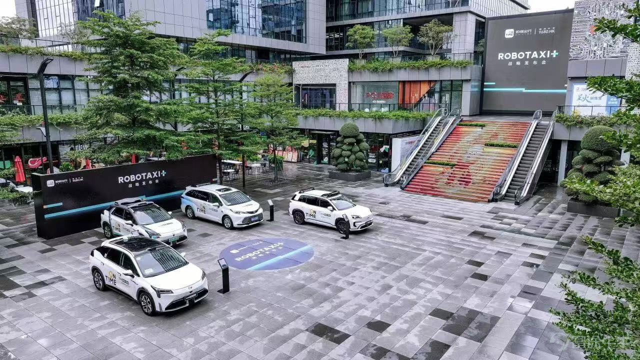 3月27日，廣汽集團（601238.SH，02238.HK）發佈2025年年度報告。報告期內，集團營業總收入約965.42億元， 全集團全年汽車銷量172.15萬輛、終端銷量181.35萬輛，其中節能與新能源車銷量佔比首次過半達51.60%。 $廣汽集團 (601238.SH)$ 廣汽集團稱，面對產業生態、需求結構、市場競爭多維重構帶來的系統性挑戰，公司積極變革轉型。「番禺行動」改革啓動一年，其成效引發外界關注。數據顯示，改革推動需求決策效率提升85%，新車開發週期縮短至18至21個月，多項關鍵業務效率大幅提升。 ▲廣汽集團番禺總部 自2025年二季度起，廣汽集團銷量已連續三個季度實現環比正增長。同時，廣汽自主品牌全年海外銷量增長約48%，業務已經覆蓋全球87個國家和地區，建成網點630個。 節能與新能源車銷量佔比首破50% 2026年擴充「可充可換」換電新品類 基於在多能源技術和產品佈局上的積累，2025年廣汽集團產品結構進一步優化。報告顯示，公司全年節能與新能源車銷量共88.82萬輛，銷量佔比首次突破50%，達51.60%，...
