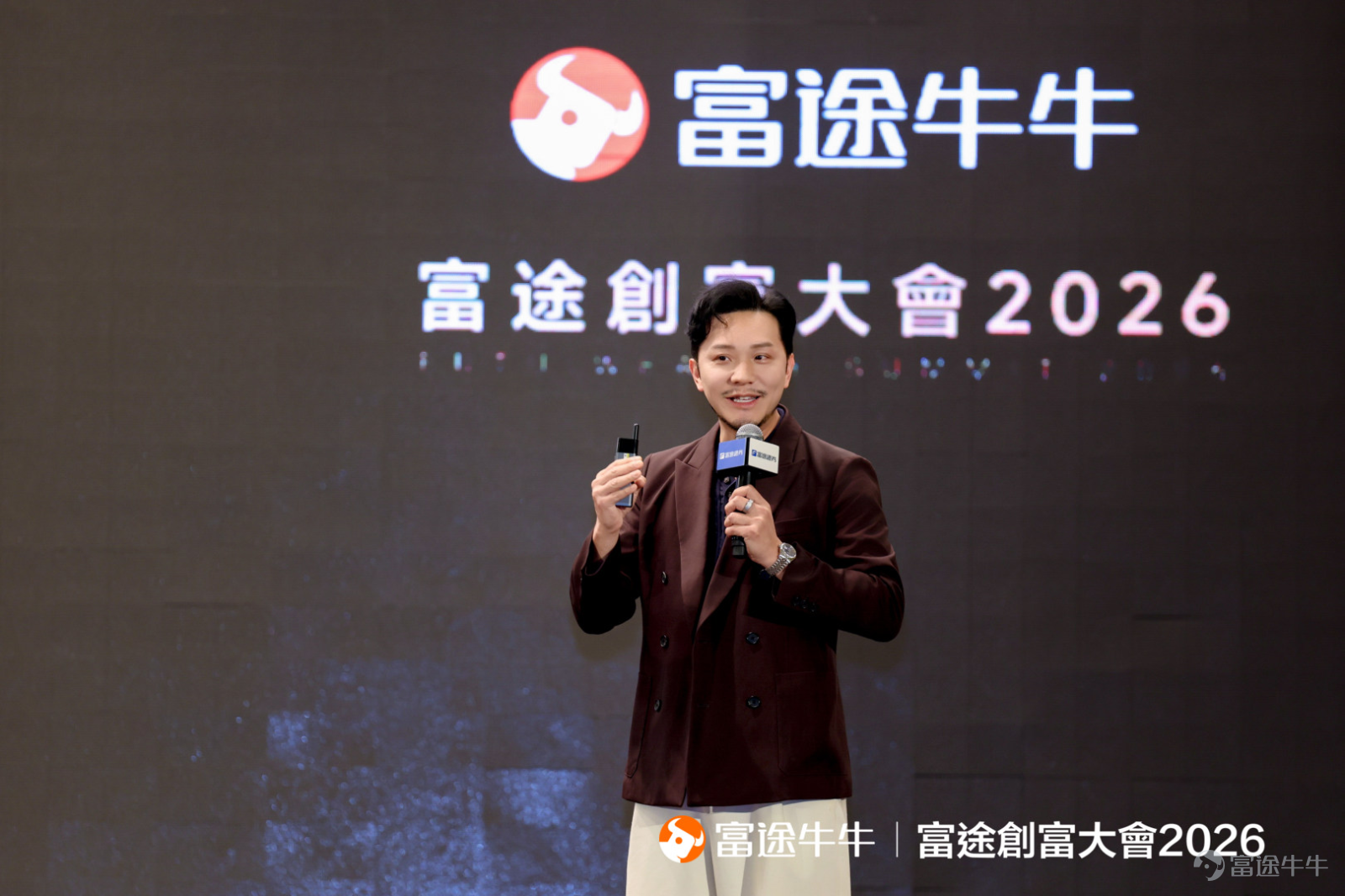 Shi Hongyi, founder of "I Want to Be Rich," provides an in-depth analysis of AI technology evolution and investment opportunities across the upstream and downstream supply chains.