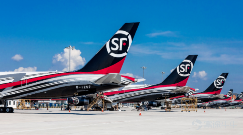 Introduction:The rapid growth of intra-city business and the turnaround to profitability of supply chain and international operations have become two major highlights of SF Express' recent performance. Li Ping/Author   Lishi Business Review/Produced by 1 Revenue breaks through 300 billion yuan for the first time Not long ago, SF Holding $S.F. Holding (002352.SZ)$$SF HOLDING (06936.HK)$ disclosed its 2025 annual financial report. The data shows that in the whole year of 2025, SF Holding achieved revenue of 308.23 billion yuan, an increase of 8.4% year-on-year. This is also the first time SF's revenue has broken through the 300 billion yuan threshold. It achieved a net profit attributable to shareholders of 11.12 billion yuan, an increase of 9.3% year-on-year; non-recurring net profit was 9.264 billion yuan, a slight increase of 1.29% year-on-year. In the fourth quarter of 2025, SF Holding achieved revenue of 82.97 billion yuan, an increase of 7.0% year-on-year, with a net profit attributable to shareholders of 2.81 billion yuan, an increase of 10.0% year-on-year. Looking at each business segment, SF's various business lines successfully achieved coordinated growth. Among them, SF Holding's time-sensitive express delivery business achieved sales revenue of 131.05 billion yuan, an increase of 7.2% year-on-year. Its economy express delivery business achieved sales revenue of 32.05 billion yuan, an increase of 17.6% year-on-year. The freight business achieved sales revenue of 42.13 billion yuan, an increase of 11.9% year-on-year. The cold chain and pharmaceuticals business achieved sales revenue of 10.61 billion yuan, an increase of 8.1% year-on-year. The intra-city delivery business achieved sales revenue of 12.72 billion yuan, up...