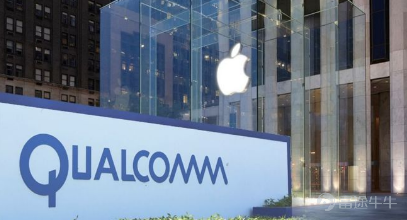 Introduction:Even though Qualcomm $Qualcomm (QCOM.US)$ has made significant progress in its AI transformation, investors do not view it as an 'AI concept stock'. Li Ping/Author  Lishi Business Review/Produced by 1 A stock price that is hard to salvage Since 2026, under the nearly frenzied siphoning effect of the AI industry, a global shortage crisis in memory chips has been brewing. This not only severely impacts key industries such as global consumer electronics, automobiles, and PCs but has also extended to the upstream chip sector of the smartphone industry. This has once again exposed Qualcomm, which has had a difficult year, to the 'memory chip price hike crisis'. Recently, institutions such as Goldman Sachs and Bernstein have successively published research reports downplaying Qualcomm's growth prospects. They noted that weakness in smartphones and loss of Apple orders could pose potential risks to the company. Among them, Bernstein, a top-tier global equity research institution, believes that with the intensification of cost pressures related to memory chips, rising product prices will have a 'significant negative impact' on global smartphone shipments. It also considers the current market consensus on Qualcomm's earnings expectations to be 'significantly overestimated'. The sluggish global demand for smartphones has become one of the main reasons institutions are bearish on Qualcomm. On April 10, a report released by market research firm CounterPoint Research showed that, affected by DRAM and NAND shortages and geopolitical tensions in the Middle East, the global smart...