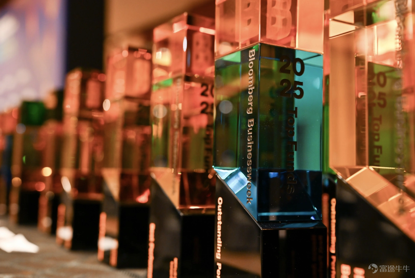 On March 30, 2026, Pando Finance swept four annual awards at the 'Top Funds 2025' annual fund selection hosted by Bloomberg Businessweek, an internationally authoritative financial media outlet. With outstanding investment return performance and forward-looking brand positioning, Pando Finance won the following awards: 'ETF Brand Excellence Award of the Year', 'Thematic Fund: Innovation and Blockchain Excellence Award', 'ETF (One-Year Return) Innovative Technology Category Excellence Award', and 'ETF (One-Year Return) Blockchain Technology Outstanding Achievement Award' Industry Benchmark: Decoding the authoritative status of Bloomberg Businessweek's Top Funds The Bloomberg Businessweek Top Funds selection is one of the most influential and authoritative fund awards in the Asia-Pacific region. The selection is based on professional data from the Bloomberg Terminal, combined with multi-dimensional quantitative analysis and a strict evaluation mechanism, aiming to recognize asset management institutions that demonstrate excellent management capabilities, risk control, and long-term stable returns amidst global economic fluctuations The selection criteria for Top Funds do not only focus on single returns but place greater emphasis on the fund managers' strategic adaptability in complex market environments. For investors, the list of awardees often serves as an important reference point for asset allocation; for financial institutions, ...