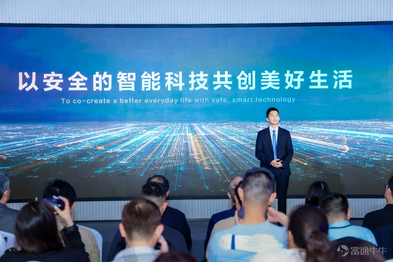 On April 21, EHang, a globally leading brand in secure smart living, officially held its 2026 brand product launch event in Hangzhou.At this grand event themed 'Harness Intelligence, Move Forward' (Ahead with Intelligence), EHang showcased an all-encompassing display of innovation driven by AI: from the unveiling of a comprehensive range of new AI-powered hardware to strategic upgrades in the brand’s mission, and further to the release of a safety white paper and children's charity projects. These developments collectively outlined a new blueprint for 'creating a better life through secure smart technology.' As AI technology rapidly reshapes lifestyles, EHang consistently upholds safety as its unchanging core value and trust foundation. The company responsibly manages intelligent technology within defined boundaries, ensuring continuous evolution and stable progress of both the brand and its products. From 'protecting safety' to 'co-creating a better future,' EHang's brand system has comprehensively upgraded. Since the debut of the first-generation smart camera 'Little Panda' in 2013, EHang has built a robust portfolio covering five major self-developed hardware categories: smart home cameras, smart access solutions, smart robots, smart control systems, and smart wearables. Supported by the EHang IoT cloud platform and AI core capabilities, the company has established a unique '2+5+N' business framework.Today, EHang has grown into a fully integrated enterprise spanning hardware R&D, smart manufacturing, cloud services, and AI algorithms. With high levels of R&D investment and over 1,600 patents, it serves more than 190 million users worldwide. The technological roadmap of Fluorite begins...