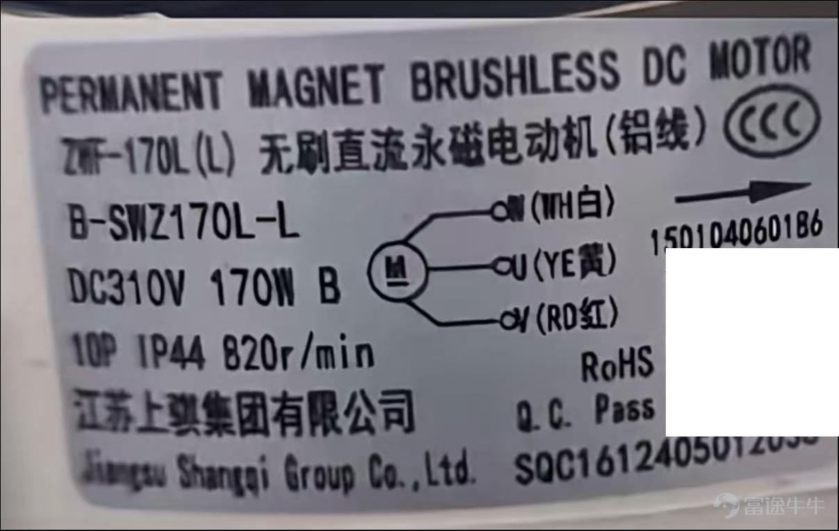 已經陷入增長停滯的空調市場,因爲一場線上互撕重新進入公衆視野。 4月14日,格力電器市場總監朱磊在微博平台怒斥,上海家博會期間,海信空調公然剽竊格力原創的「真銅實料」四字進行宣傳。朱磊認爲,「真銅實料格力造」通過中央電視臺的報道,在全國廣泛傳播,家喻戶曉。更重要的是,這不僅僅是一句廣告語,不僅僅是概念,而是一個完整的標準。 隨後,海信空調空氣事業部品牌總監楊祥璽回懟稱,「真銅實料」不屬於任何企業,並曬出格力曾申請加入「空調鋁強化應用研究工作組」的申請表,指責格力「又當又立」。 雙方互懟之後,最新的進展是——4月15日,朱磊深夜連發5條微博質問楊祥璽:「你是否保證全部家用空調產品均採用了兩器銅管及兩機銅線電機。如果是,真銅實料歡迎你。」同時,朱磊表示這個問題留給對方後,將暫時不再回應。 但楊祥璽並未繼續在微博回應,而是轉戰微信視頻號,連發3條視頻回擊。 在海信空調生產車間,楊祥璽用現場實拍的方式證明海信空調「真銅實料」所言非虛。4月16日夜晚,楊祥璽還拿出最新證據——「格力的(某款)5匹空調拆機結果顯示,使用了鋁線電機。」 截...