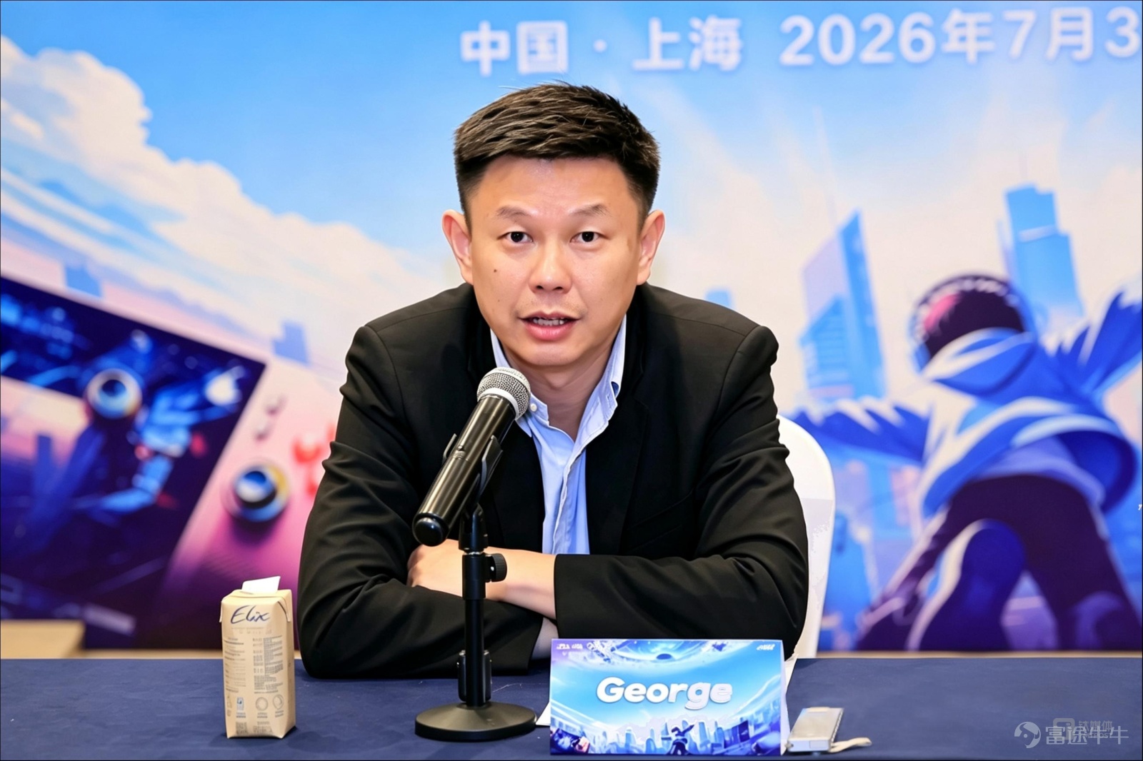 電競顯示產業，正在迎來一次競爭邏輯的切換。 過去幾年，行業的關鍵詞是「參數競賽」。但當參數不斷突破之後，一個新的問題也開始浮現，用戶的感知並沒有同步提升。 越來越多的消費者發現，面對琳琅滿目的參數，他們反而不知道如何選擇；越來越多的廠商發現，單純堆砌參數，已經越來越難建立真正的產品差異；而整個行業也開始意識到，僅靠幾個孤立指標，已經無法完整描述一塊電競屏的真實價值。 2026年ChinaJoy期間，《TÜV萊茵原生電競高性能顯示標準》的發佈，成了行業從「參數領先」走向「體驗領先」，並進一步邁向「體驗標準化」的分水嶺。 當技術進入深水區，真正決定競爭力的，不再是實驗室裏的單項指標，而是用戶能夠真實感知的體驗。 撕掉「舊標籤」 電競顯示的發展史，本質上是一個技術指標不斷突破的過程。 參數競爭，曾經是推動電競顯示產業快速發展的重要動力。但技術的發展，存在階段性規律，參數內卷，不等於體驗升級，很多品牌成了「參數的縫合怪」。 「不同品牌都針對刷新率來推動產品，大家覺得越高越好，但電競體驗不只是刷新率。」聯想集團副總裁、全球顯示業務總經理George...
