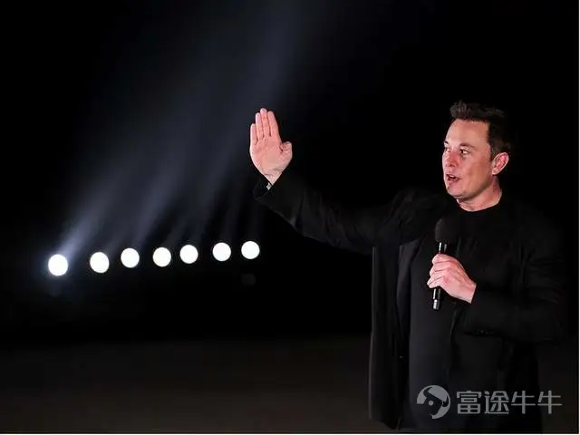 神神秘秘二十几年的SpaceX终于把账本交出来了! 当地时间5月20日下午,也就是北京时间今天凌晨,SpaceX向美国证券交易委员会提交了一份近400页的S-1注册声明,启动IPO申请,计划最早于6月12日上市。 这也是SpaceX第一次如此系统地把自己的业务和财务信息摆到公开市场面前。 仔细拜读之后,最惊人的居然是——这哪里还是一家新涉足了人工智能领域的火箭公司?这分明已经是一家拥有全球最佳火箭业务的人工智能公司。 01 这烧钱又美味的AI啊 先看这份IPO申请的亮点。 在SpaceX正式递交文件之前,外界其实已经知道,这家公司已经不再只是传统意义上的航天公司。xAI和X被纳入SpaceX体系,Anthropic与SpaceX之间的大额算力合作,也已经提前把“AI”纳入SpaceX的叙事之中。 但真正看到这份S-1注册声明时,不难发现AI在其中的分量仍然超出了普通意义上的“新增业务”。 S-1注册声明里,SpaceX现在分为了三个板块:航天业务、通信业务和AI业务。 . 航天业务包括火箭发射、航天飞行、星舰,以及NASA、美...