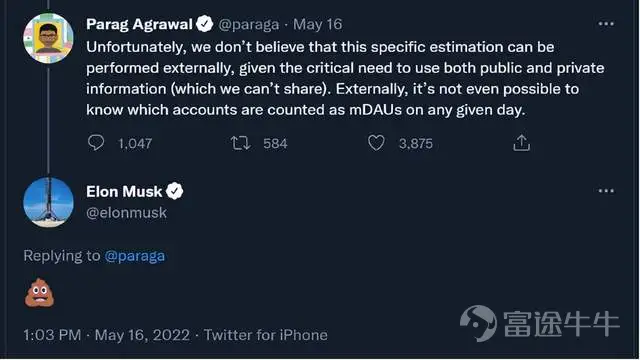 “很难相信一家最初在埃尔塞贡多一个仓库里起家的小公司现在竟然要上市了。” 当地时间6月12日上午,马斯克在美国德克萨斯州的SpaceX基地Starbase发表演讲。 舞台上的他身穿黑色皮夹克,笑容灿烂,同时也颇为感慨。 “我当时觉得SpaceX成功的几率不到10%。我跟别人说过,‘听着,我们很可能会失败,但你知道,我们应该试一试,因为如果我们不试,如果没有新的公司进入太空,我们就永远无法成为真正意义上的太空文明。’” 与此同时,SpaceX总裁格温·肖特韦尔(Gwynne Shotwell)在纽约敲响了纳斯达克的开市钟。 实际上,这并不算是马斯克苦苦期盼的时刻,在很多年里,他并不想让SpaceX上市。 特斯拉上市后,他长期面对季度业绩压力、做空者、股价波动和监管审查。2018年,他曾公开考虑将特斯拉私有化;2022年收购Twitter后,也很快把这家公司变成私人公司。 对他来说,公开市场能带来资金和流动性,也会带来持续审查、短期压力和对管理节奏的干扰。 这家公司创立于2002年。最早的时候,SpaceX只有很小的团队,办公室在洛...