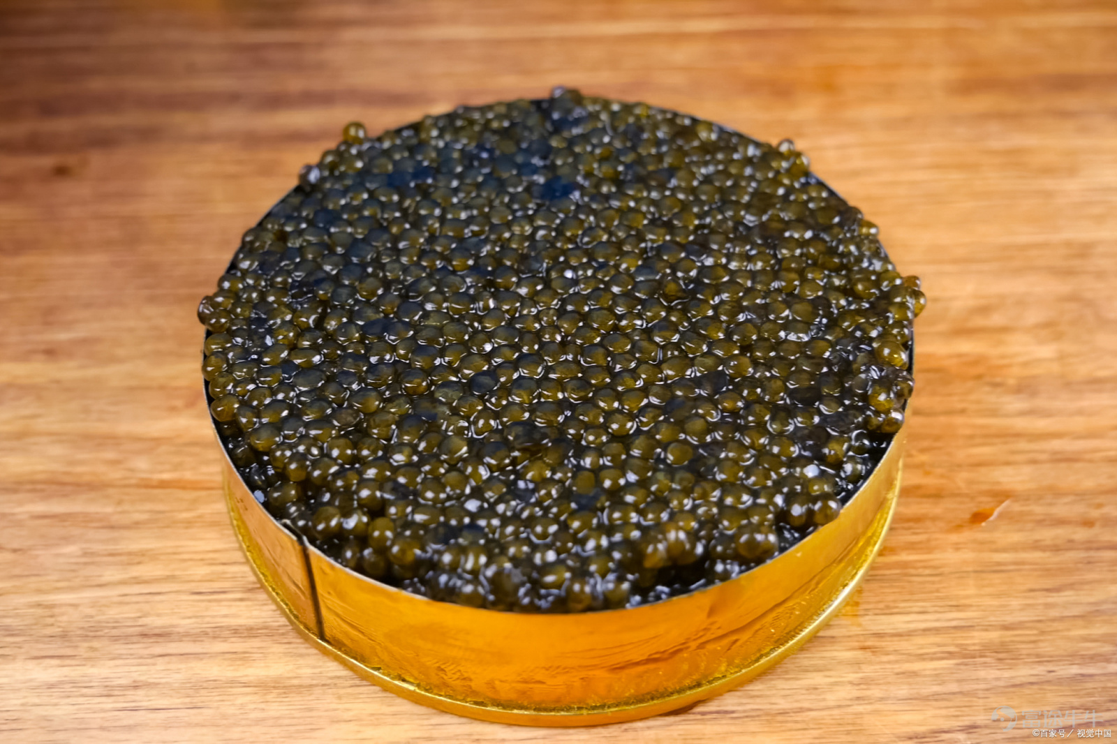 $Hangzhou Qiandaohu Xunlong Sci-tech Co., Ltd. (810959.HK)$ In high-end consumption settings such as Western restaurants, premium supermarkets, and five-star hotels, caviar—dubbed "black gold"—symbolizes luxury and top-tier ingredients. Hangzhou Qiandao Lake Sturgeon Technology Co., Ltd. (hereinafter referred to as Sturgeon Technology) is a global leader specializing in sturgeon farming and caviar production. Sturgeon Technology previously encountered setbacks in four consecutive IPO attempts. After its prospectus lapsed in April 2026, the company updated its filing in May of the same year and shifted its listing plan to Hong Kong, resuming its capital markets journey with joint sponsors CITIC Securities (Hong Kong) and CSCI International. Although the company claims in its prospectus to have fully rectified legacy issues including historical related-party transactions, biological asset valuation, and financial compliance, core risks—including a highly concentrated business structure, heavy reliance on overseas revenue, and substantial biological assets subject to significant valuation volatility—remain unresolved. Uncertainty still looms over whether its fifth IPO attempt will succeed. Concentrated revenue structure with heavy dependence on overseas markets According to the prospectus and Tianyancha data, Sturgeon Technology was founded in 2003 and is headquartered in Hangzhou, Zhejiang Province. Leveraging core aquaculture bases in Qiandao Lake and Quzhou, the company has built a complete industrial chain covering sturgeon breeding, large-scale farming, caviar processing, global sales, and brand operations. Per data from CIC Consulting, the top five global caviar producers account for approximately 57.7% of total market share by volume. Since 2015, Sturgeon Technology has consistently ranked...
