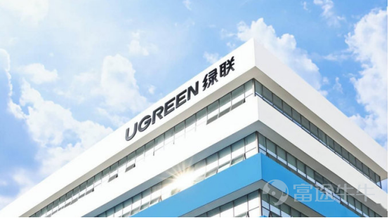 《星島》記者 曹安潯 廣州報道 在A股上市僅一年半後，消費電子巨頭綠聯科技（301606.SZ）再度向資本市場發起衝擊——這一次，目標是港交所。 2月2日，綠聯科技正式向港交所遞交招股說明書，華泰國際擔任獨家保薦人，擬實現「A+H」雙地上市。然而，就在招股書披露前夕，大股東綠聯管理及一致行動人和順四號悄然完成大額減持，合計套現約3.9億元，引發市場不少遐想。 創業元老共襄盛舉 在港交所上市前，綠聯科技創始人張清森與公司持股員工通過兩個員工持股平台落袋爲安近4億元。 綠聯科技公告顯示，綠聯管理諮詢及其一致行動人和順四號自2025年11月6日至2026年1月27日，通過集中競價與大宗交易方式，合計減持622.36萬股，佔總股本約1.5%。據《星島》粗略計算，套現金額高達3.89億元。 此次減持後，二者合計持股比例由13.24%降至11.74%。 綠聯管理諮詢於2018年成立，爲有限合夥企業。截至2026年1月27日，綠聯科技執行董事兼副總經理陳豔爲唯一執行事務合夥人及普通合夥人，持有綠聯管理諮詢約18.75%合夥權益；執行董事唐堅...