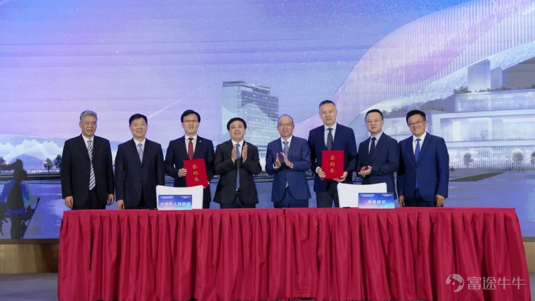 On June 18, Taicang Alps International Resort Phase II was officially signed, funded by the Taicang Municipal Government Platform and managed by Fosun Travel and Culture. The total investment of the project exceeds 5 billion yuan. The signing of this agreement not only highlights Fosun Travel & Culture's leadership in the snow and ice industry, but is also an important milestone since the company comprehensively promoted its asset-light strategy in early 2023. Recently, the well-known domestic media “Securities Daily” signed an agreement for the second phase of the Taicang Alps project. Combined with the current cultural tourism industry background, they thoroughly interpreted the business logic behind Fosun Travel's asset-light strategy. The content is reprinted from: Securities Daily “Taicang Builds a “World-Class Ice and Snow Industry City” Fosun Tourism and Culture Accelerates Implementation of Asset-Light Layout” Author: Chen Xiao $FOSUN TOURISM (01992.HK)$ The asset-light layout is another important step. On June 18, Fosun Travel & Communications announced that it will work with the Taicang Municipal Government to jointly build the second phase of Taicang Alps International Resort, a one-stop ice and snow-themed tourist resort destination. The project has a total investment of over 5 billion yuan. It was funded by the Taicang Municipal Government platform and managed by Fosun Travel and Culture. Xu Xiaoliang, Co-CEO of Fosun International and Chairman of Fosun Travel & Culture, told the “Securities Daily” reporter: “Since opening in November 2023, Taicang Alps International Resort has quickly become a popular place for families and young people in the Yangtze River Delta region to check in. The signing of the second phase of the project was an important breakthrough for Fosun Travel & Culture in implementing an asset-light operation strategy. Not...