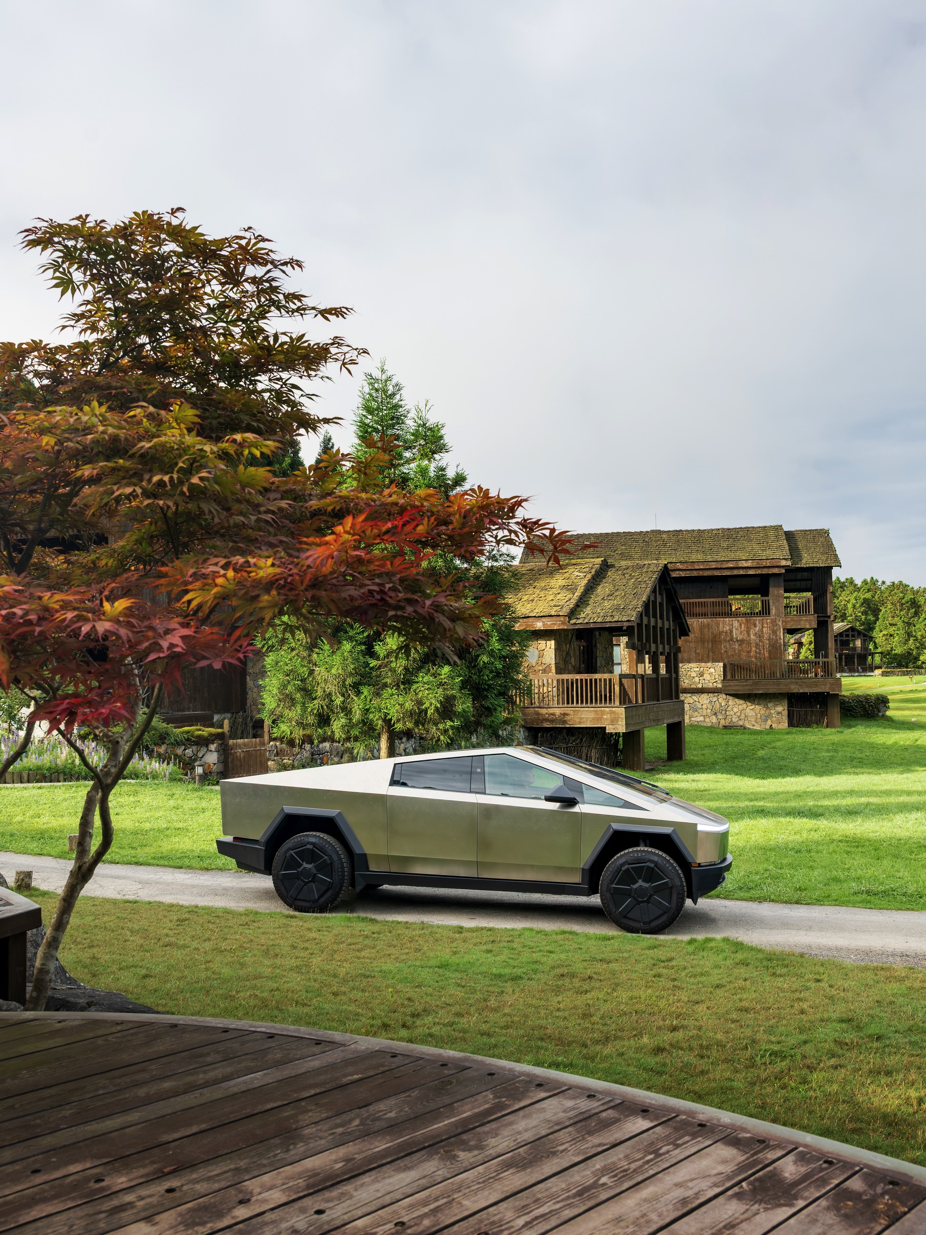 The Model Y and Cybertruck cruise into Fairy Mountain at a pleasant 21°C 🌿